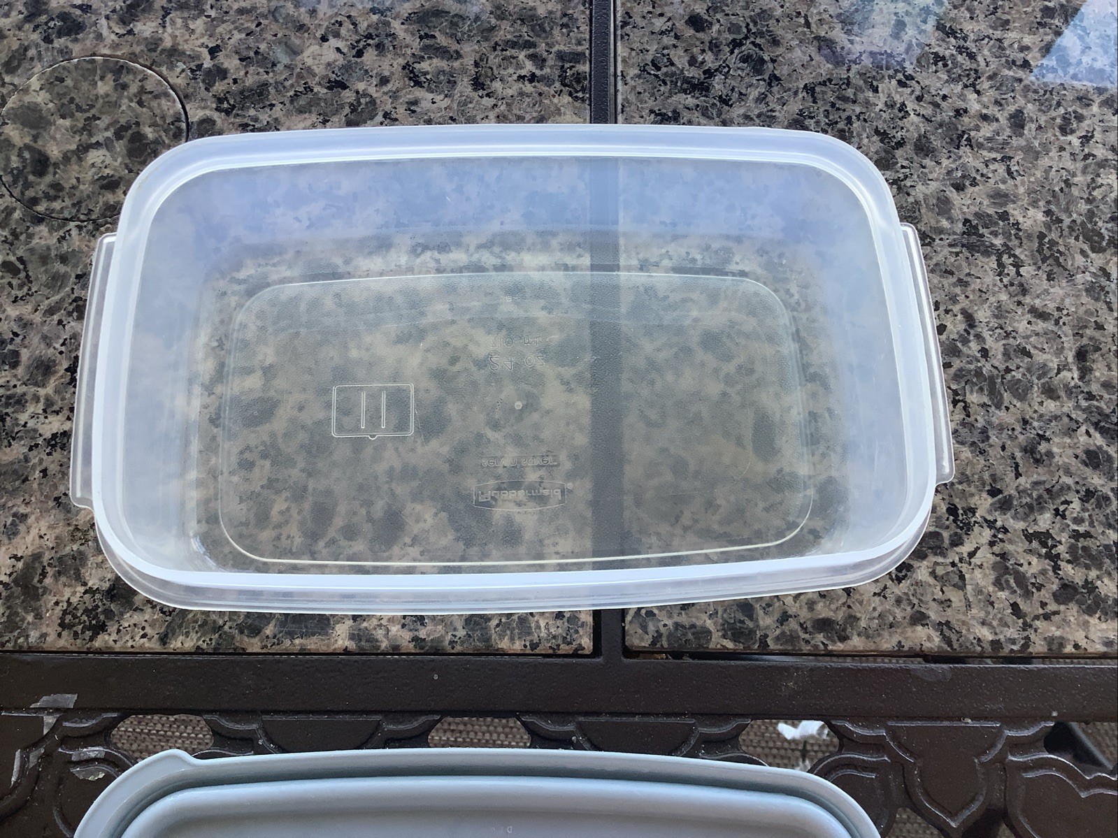 Rubbermaid Servin’ Saver # 11 Storage Container Blue Lid 24 oz Rectangle 0114