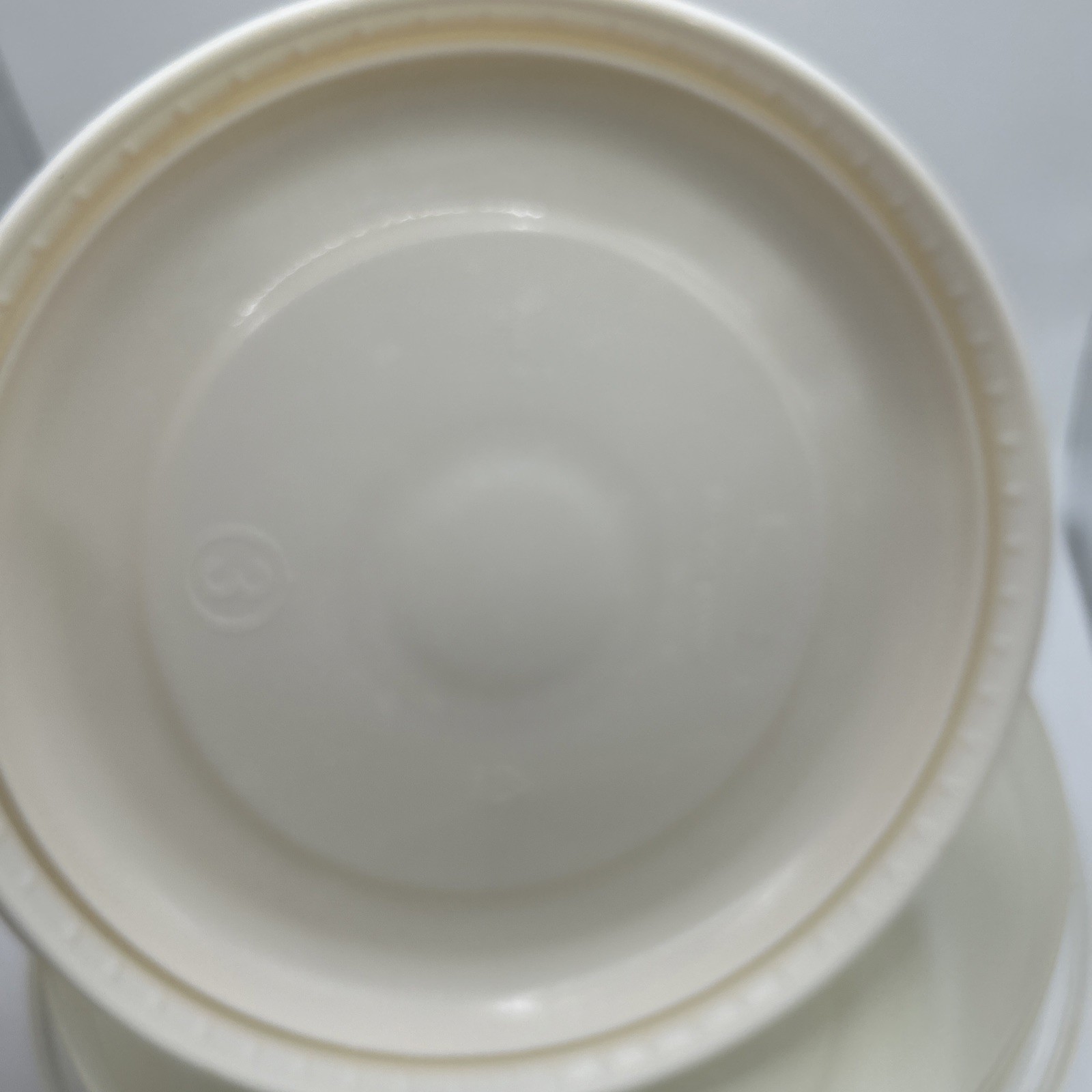Rubbermaid Servin Saver # 3 Storage Container Round Almond Lid 1.4 Qt Vintage