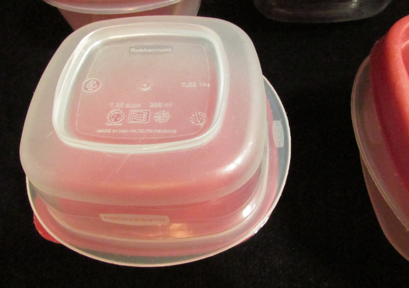 Lot Of 4 RUBBERMAID Easy Find 1.25 Cup CONTAINERS 7J56 7H74 with Red LIDS 7J58
