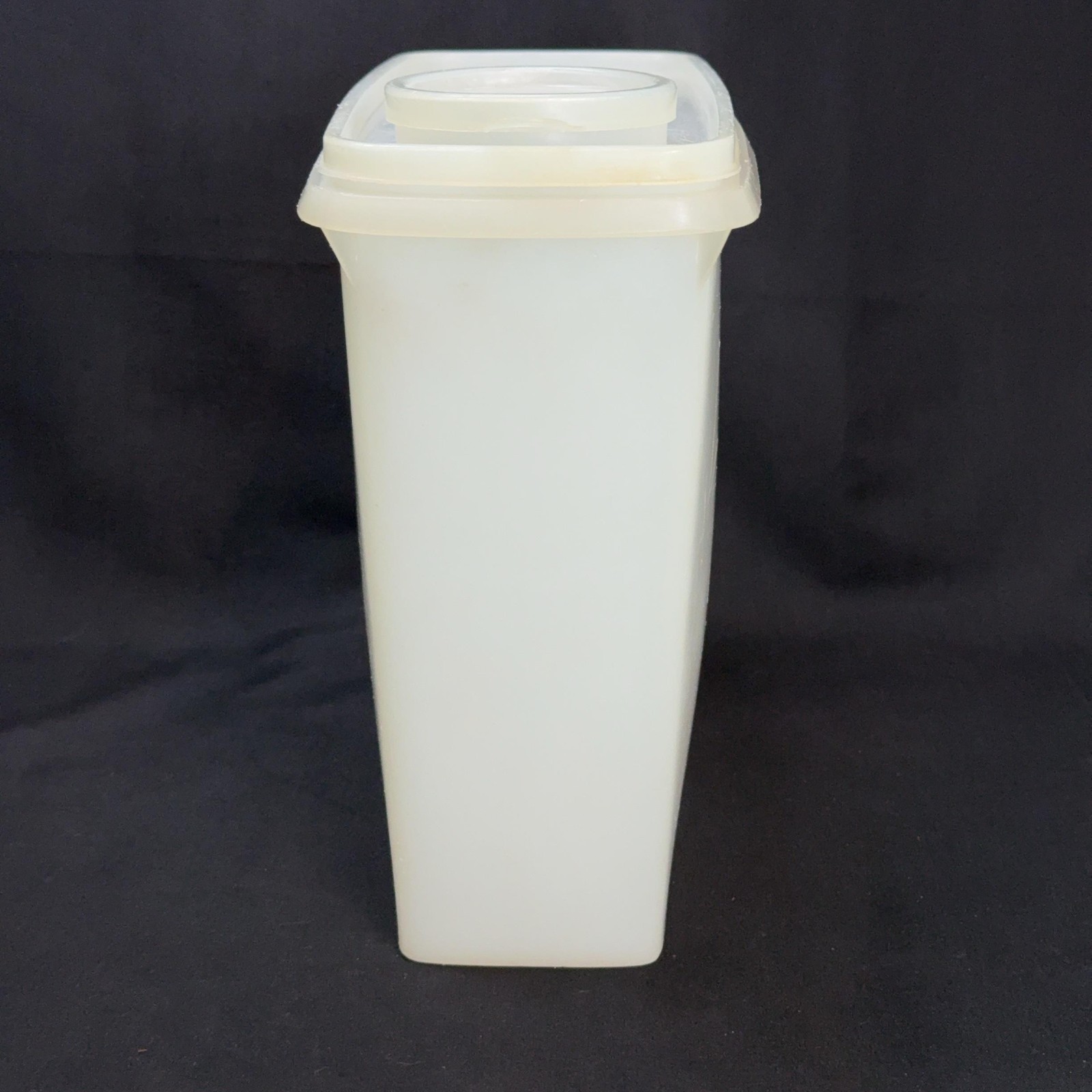 Tupperware Cereal Keeper Container Flip-Top Pour Spout Clear Plastic Storage USA