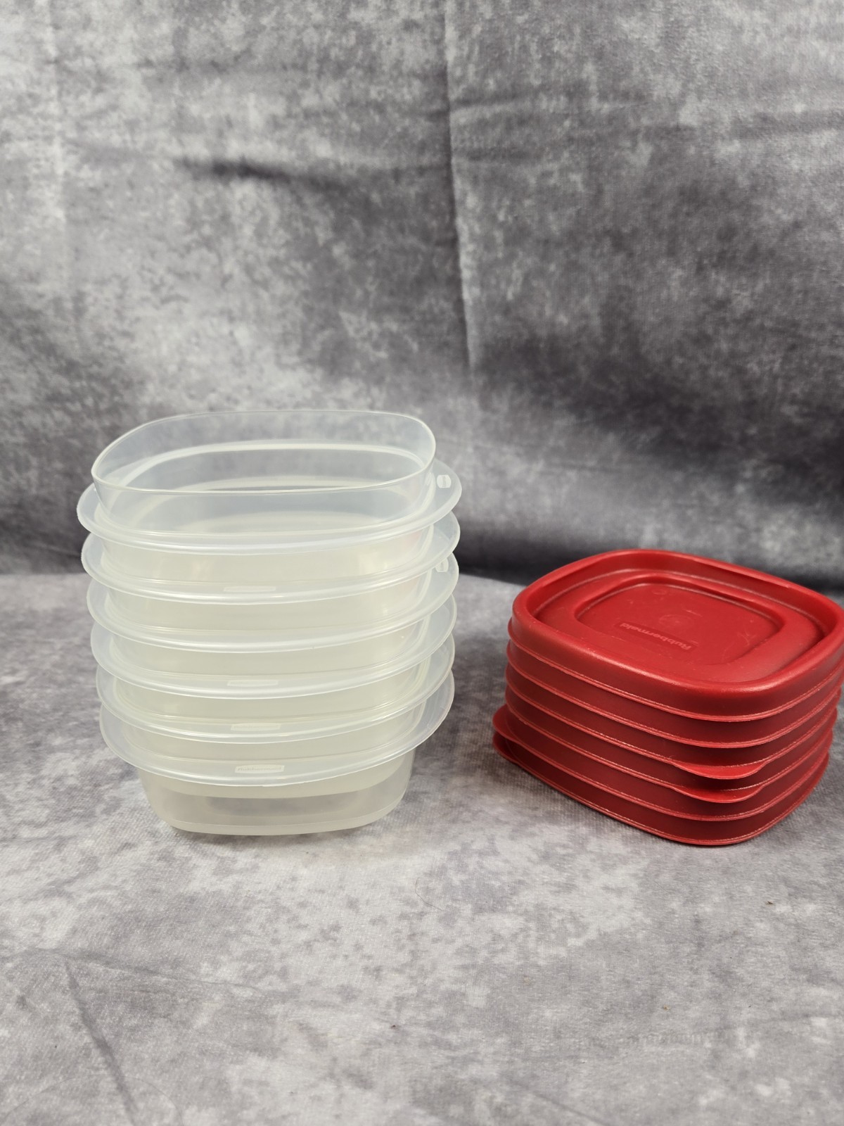 Rubbermaid Storage Containers Square 1.25 Cups Easy Find Lids Racer Red 7J56 USA