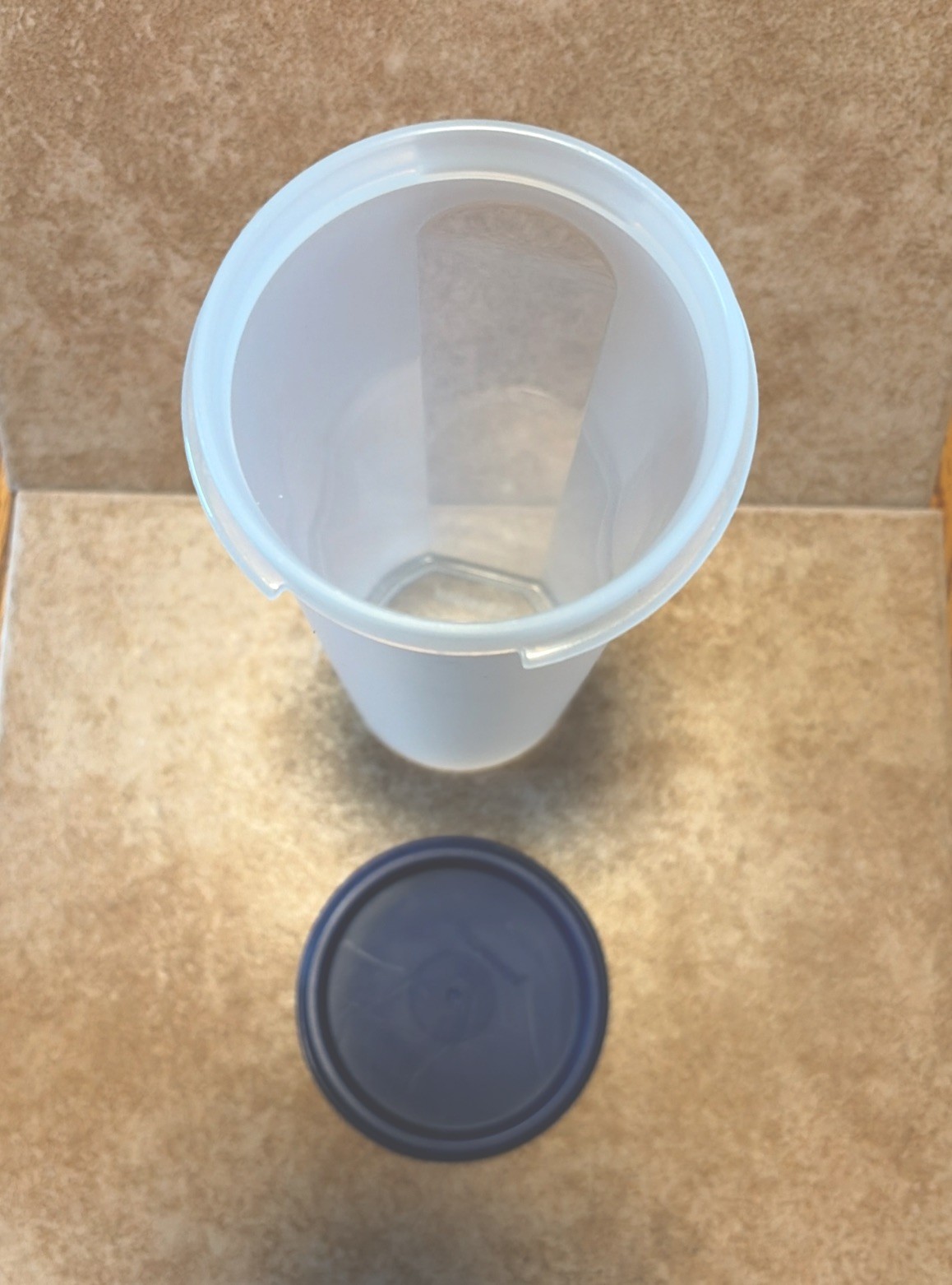 Tupperware USA 9” X 3.5” Module Container 1643D-2 Blue Lid #4 Storage Kitchen