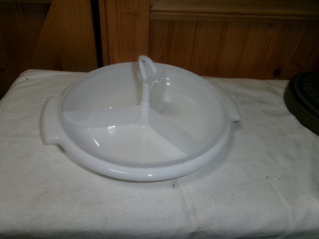 Vtg Tupperware Suzette 3-Sectioned Small Relish Dish Tray with Lid 608-12