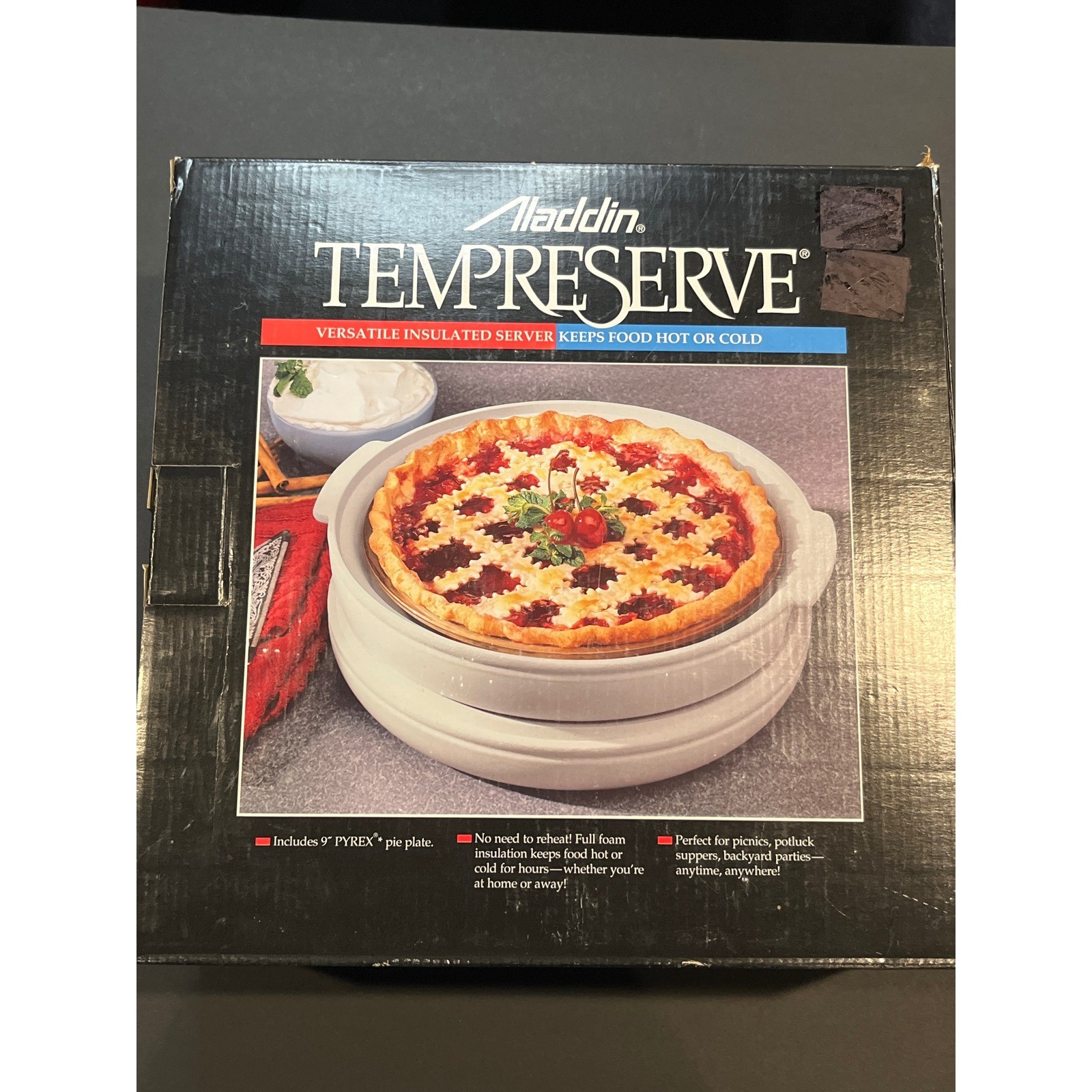 NIB Aladdin Tempreserve Insulated Food Server with 9″ Pyrex Pie Plate Oatmeal