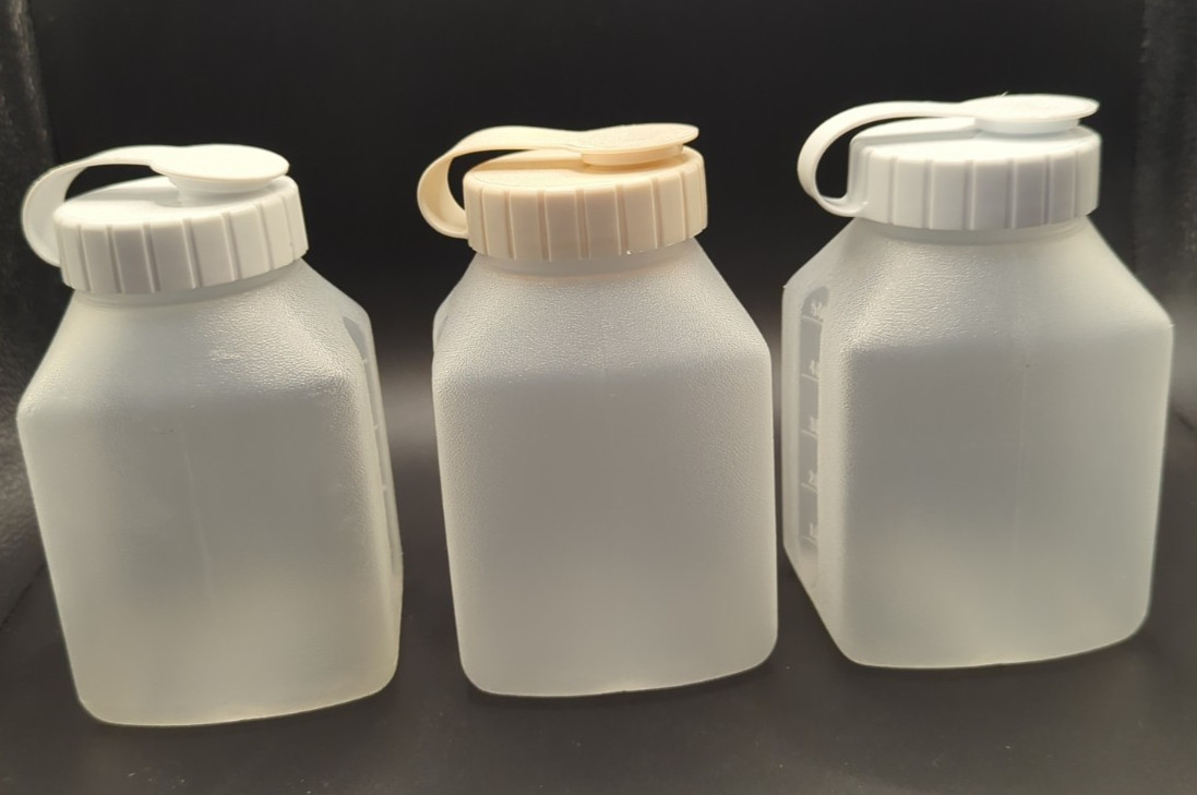 Lot of 3 -Rubbermaid One Pint 0229 Drink Bottles Servin Saver Flip Top Lids 2464