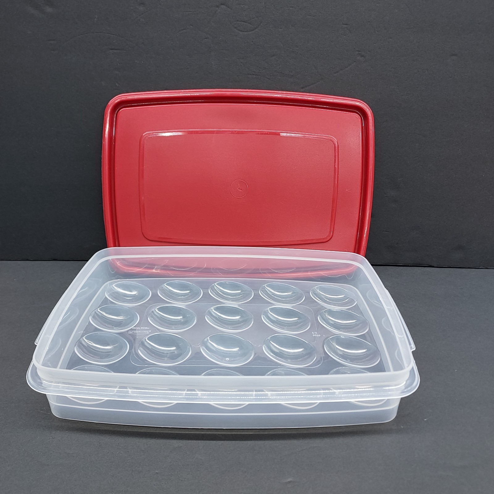 Sheer Rubbermaid Servin’ Saver 20 Deviled Egg Keeper Container Red Lid #7