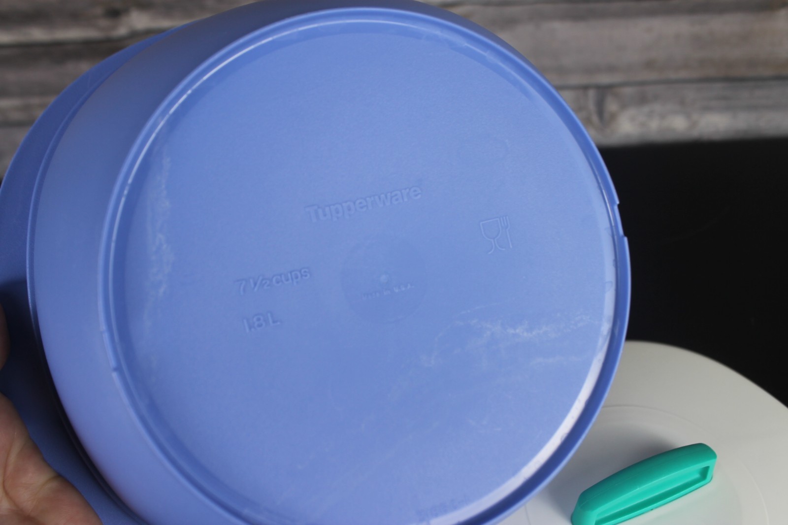 Tupperware Blue 3186C-1 Legacy 7-1/2 Cup Soup Tureen with Lid 1.8 L