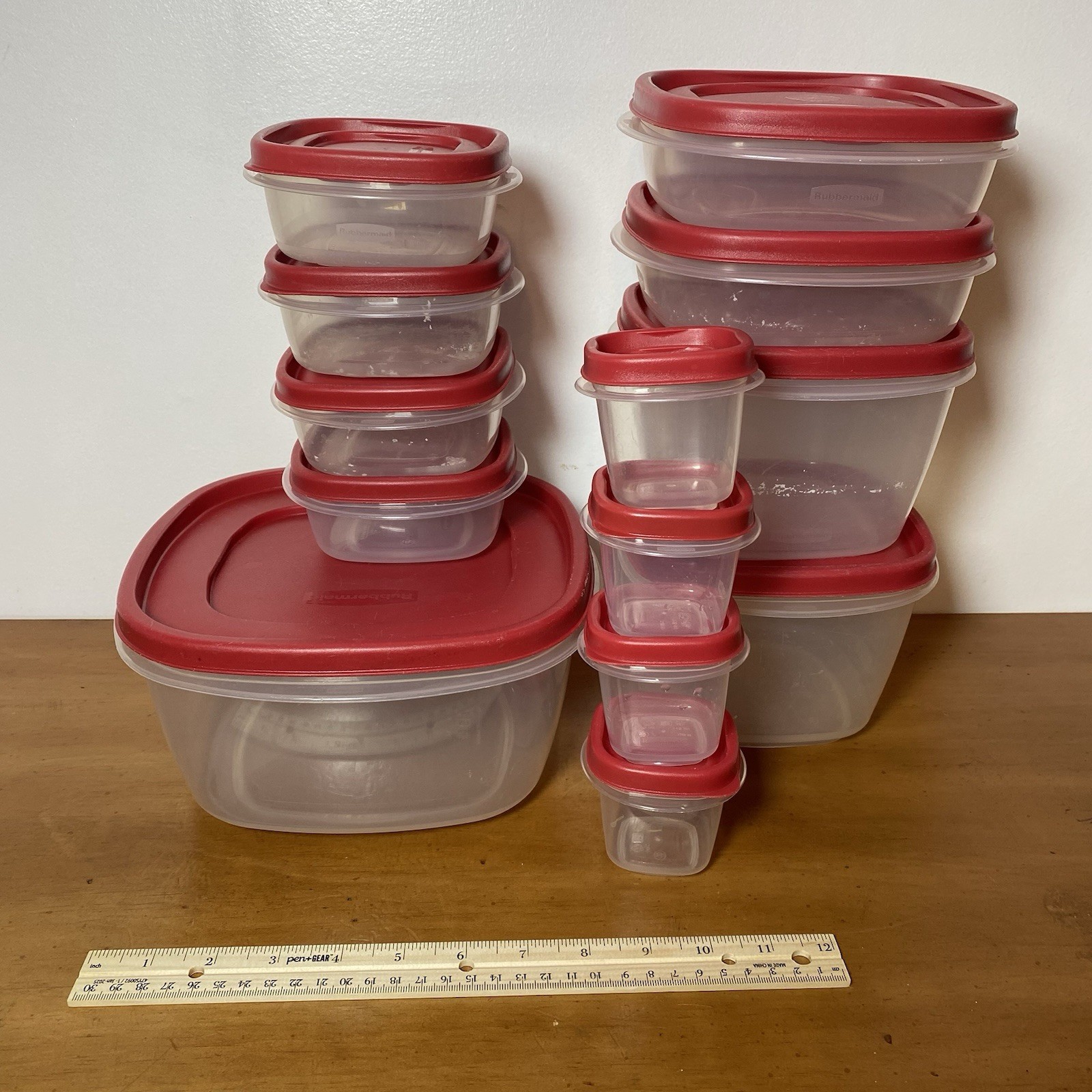 Rubbermaid 26 Piece Easy Find Lids Plastic Food Storage Container Set Lot Red