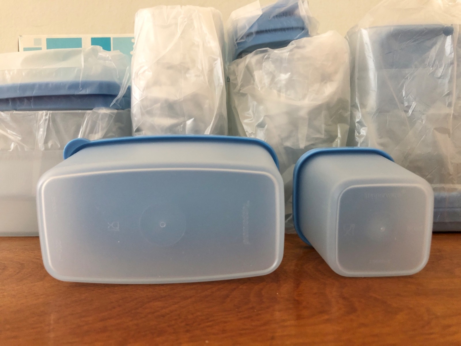 TUPPERWARE HANDY FUNCTIONAL PETITE SQUARE CONTAINERS (14 PIECES)*NEW IN ORG BOX*