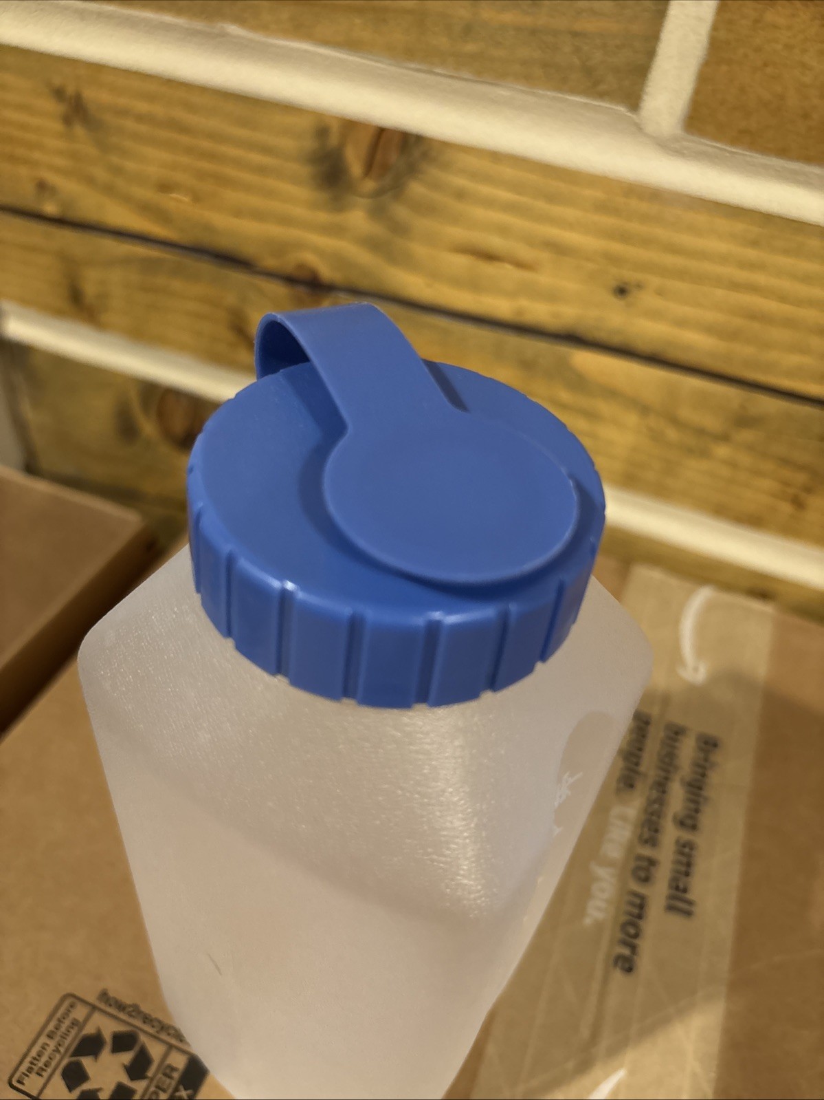 Vintage Rubbermaid Servin’ Saver Drink Bottle 1 quart 940 mL + Flip Top Lid euc!