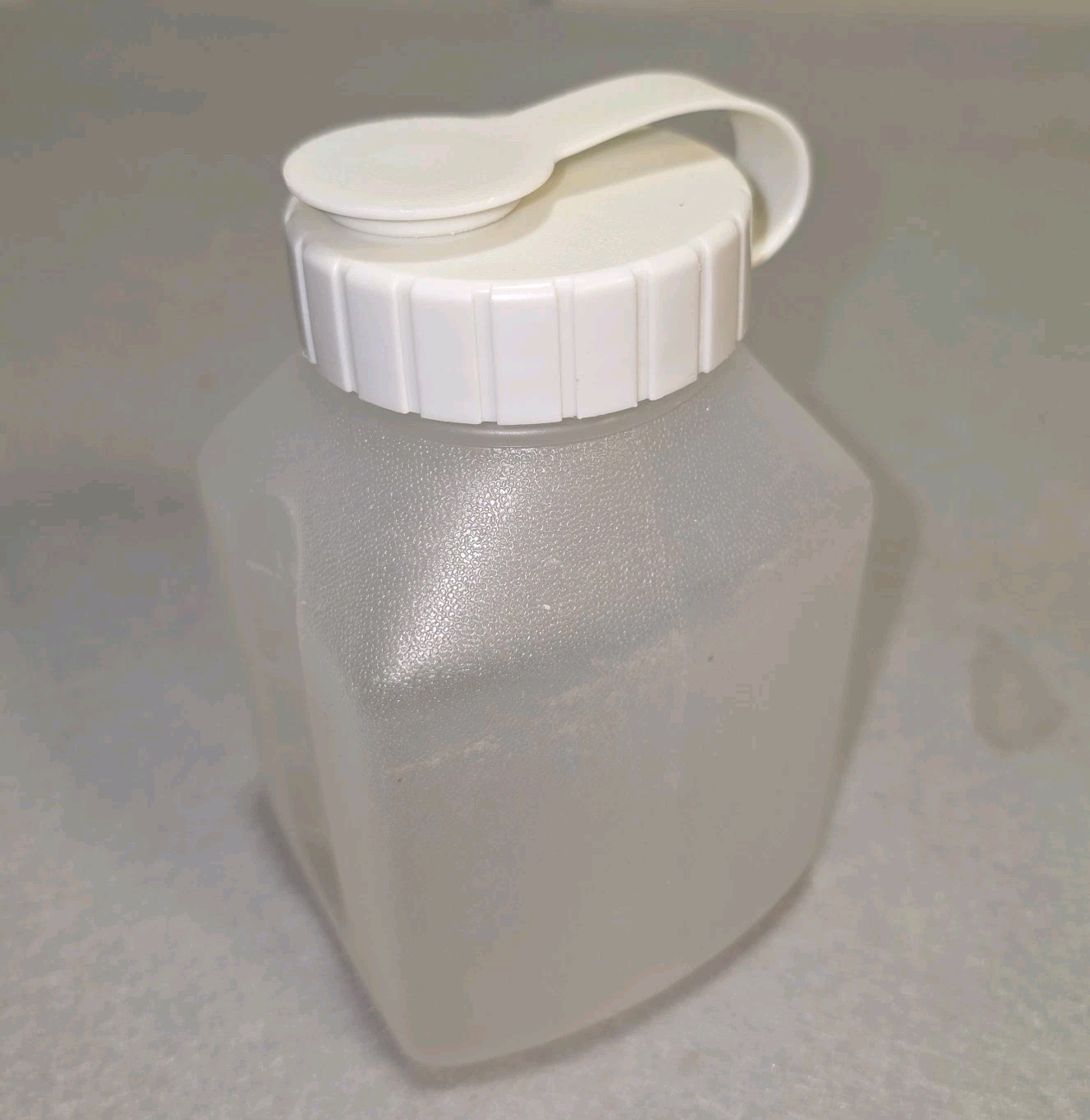 Vintage Rubbermaid Servin Saver Juice Box 16 oz Drink Bottle Pour Spout Lid EUC