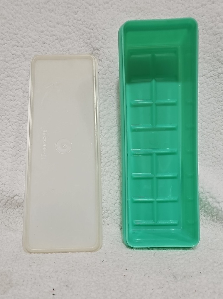 Vintage Tupperware Celery Keeper Jadite Green #892 Rectangle Textured Bottom