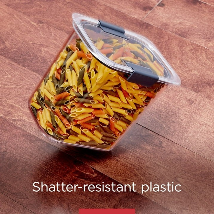 Rubbermaid Brilliance 9.6 Cup Large Stain-Proof Food Storage Container