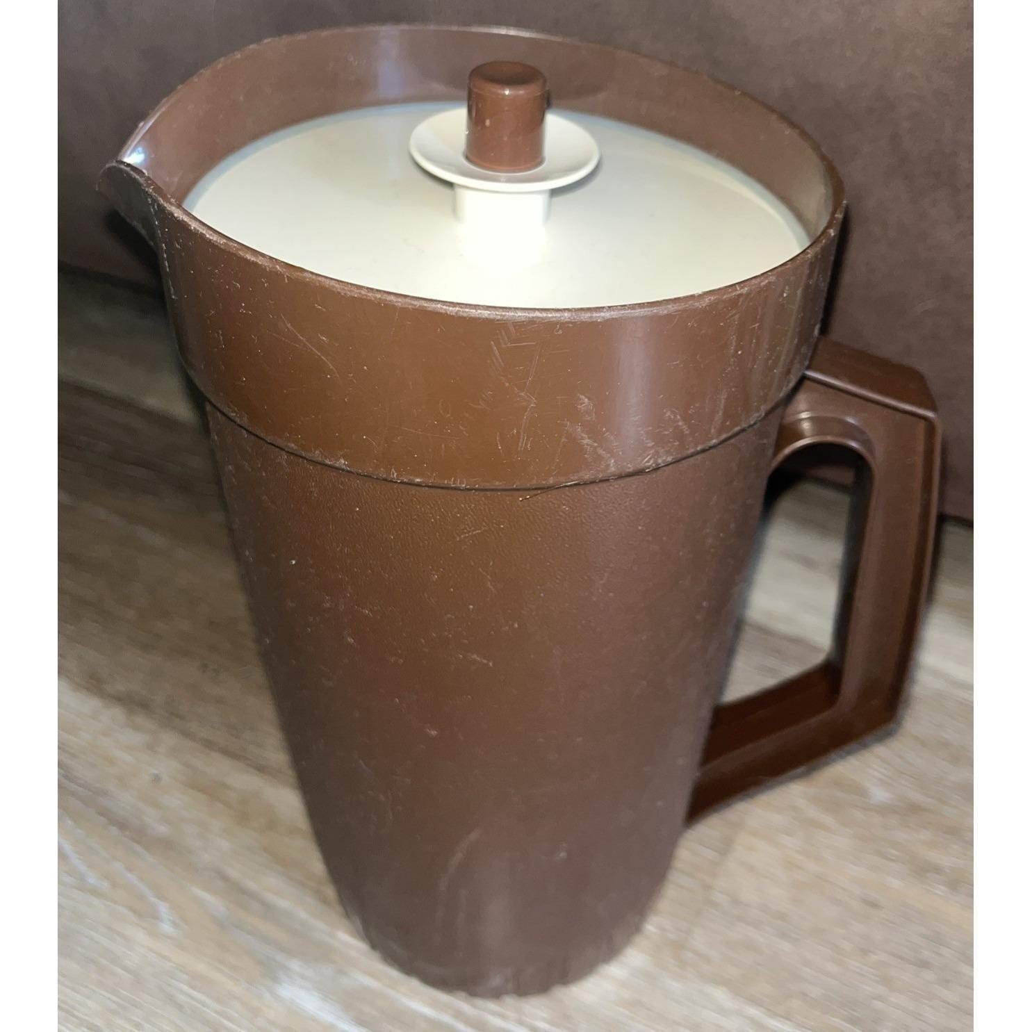 Vintage Tupperware 800-8 Brown Beverage Container/Pitcher With Press Seal Lid