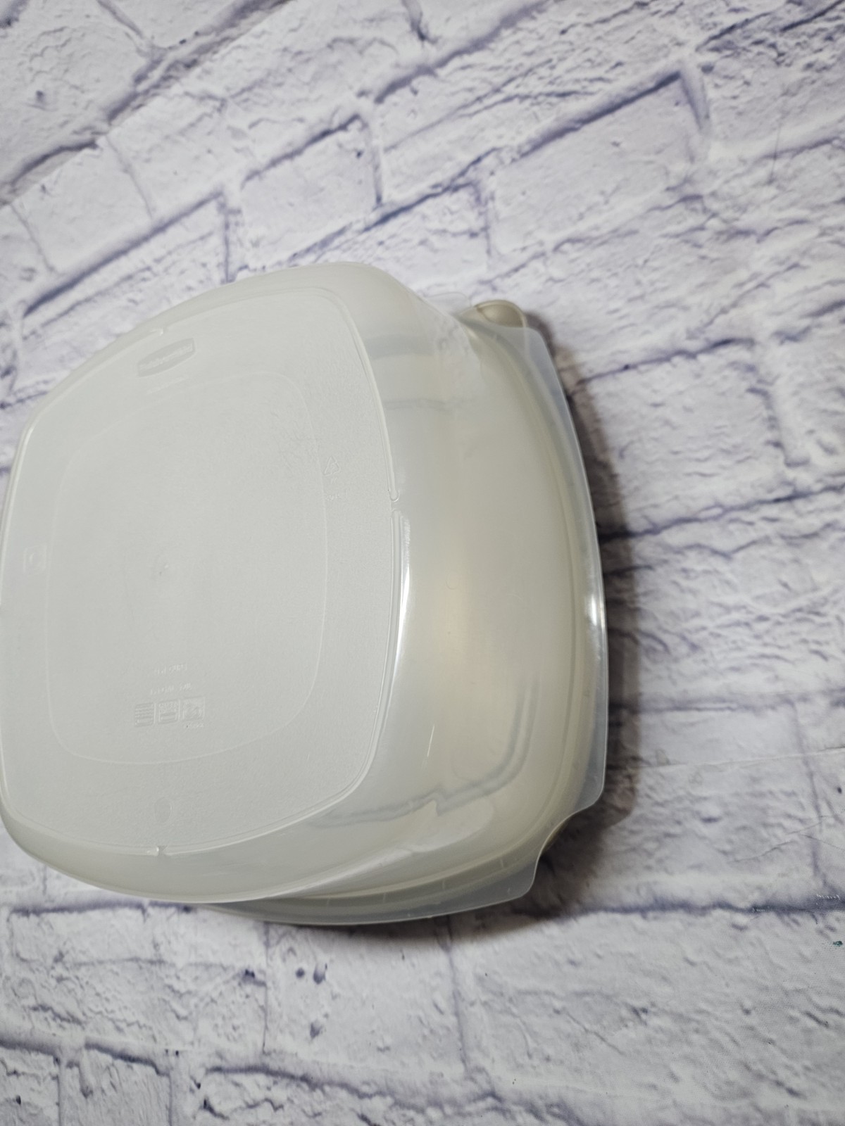 VTG Rubbermaid Large Square Container “C”-21.1 Cups (1.3 Gal) Sheer w Silver Lid