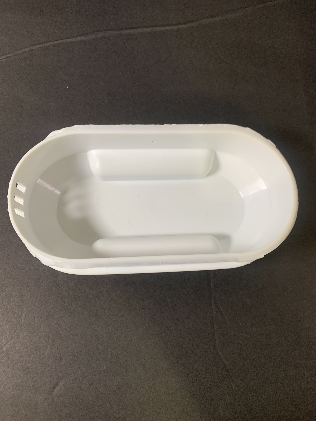 Rubbermaid SERVIN’ SAVER 2 1/2 quarts slim drink pitcher #0941 white lid