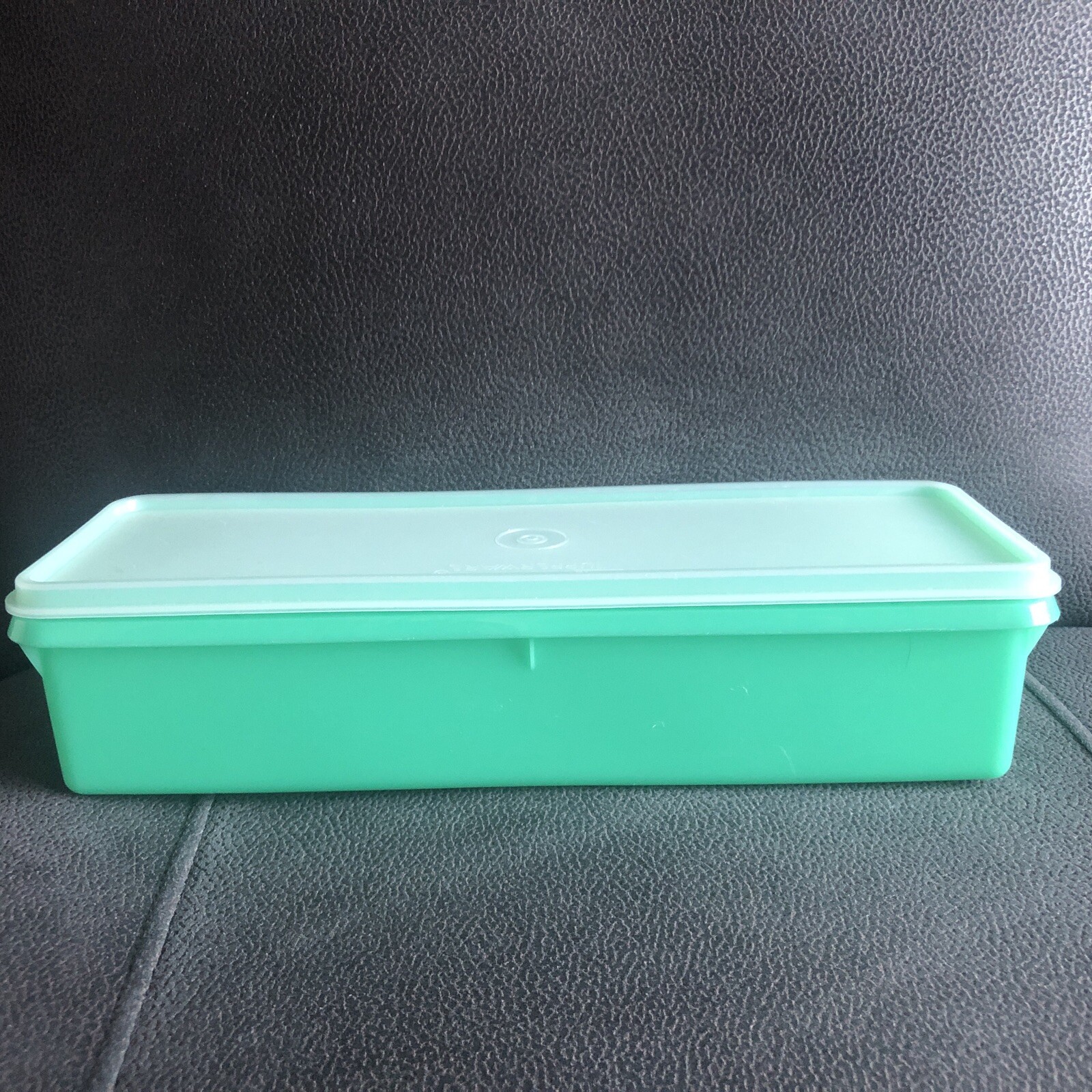 Vintage Rectangular Green Celery/ Vege Keeper #892-1 w/ Tight Lid Ridged Bottom