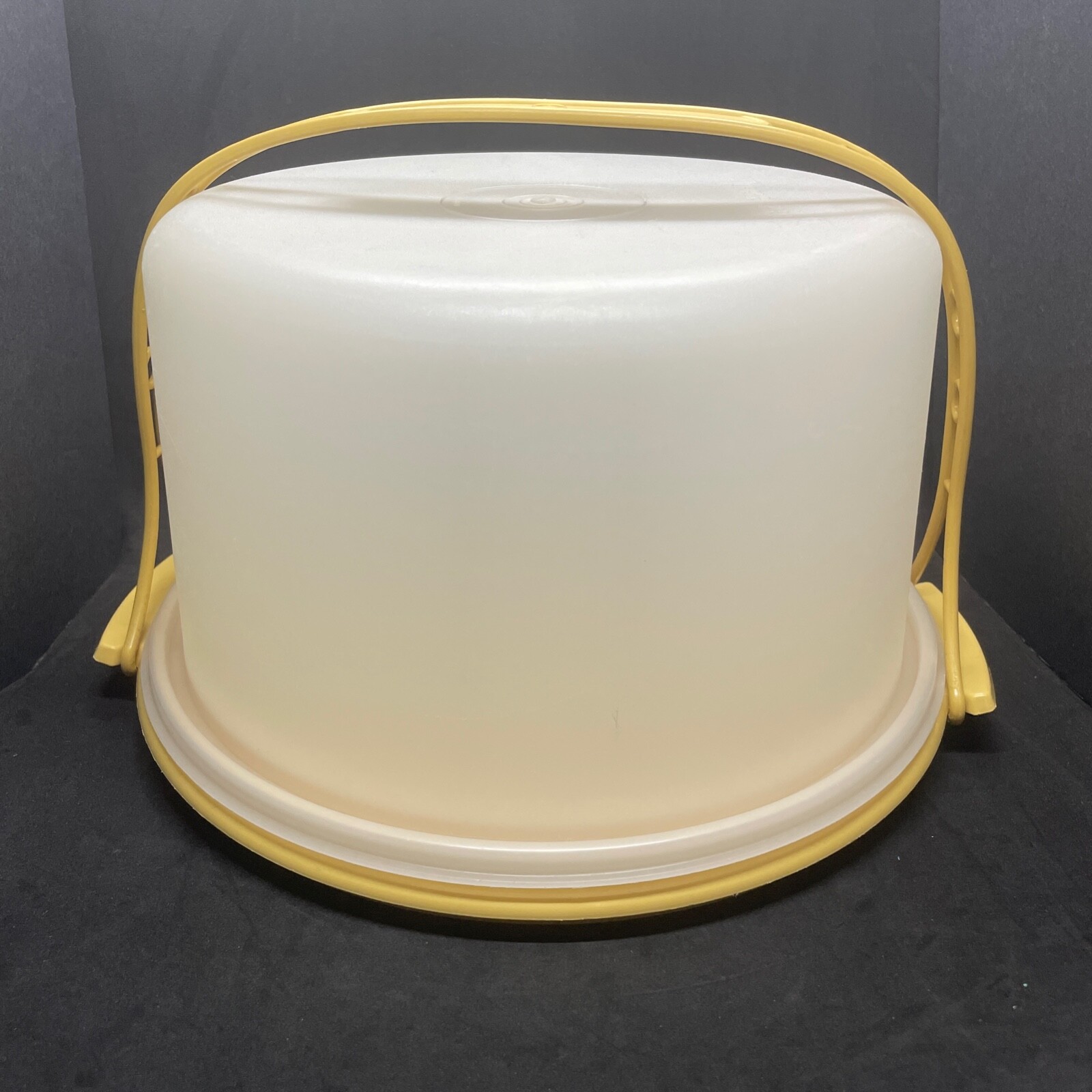 Vintage Tupperware Cake Taker Carrier with Lid and Strap Harvest Yellow 10 inch