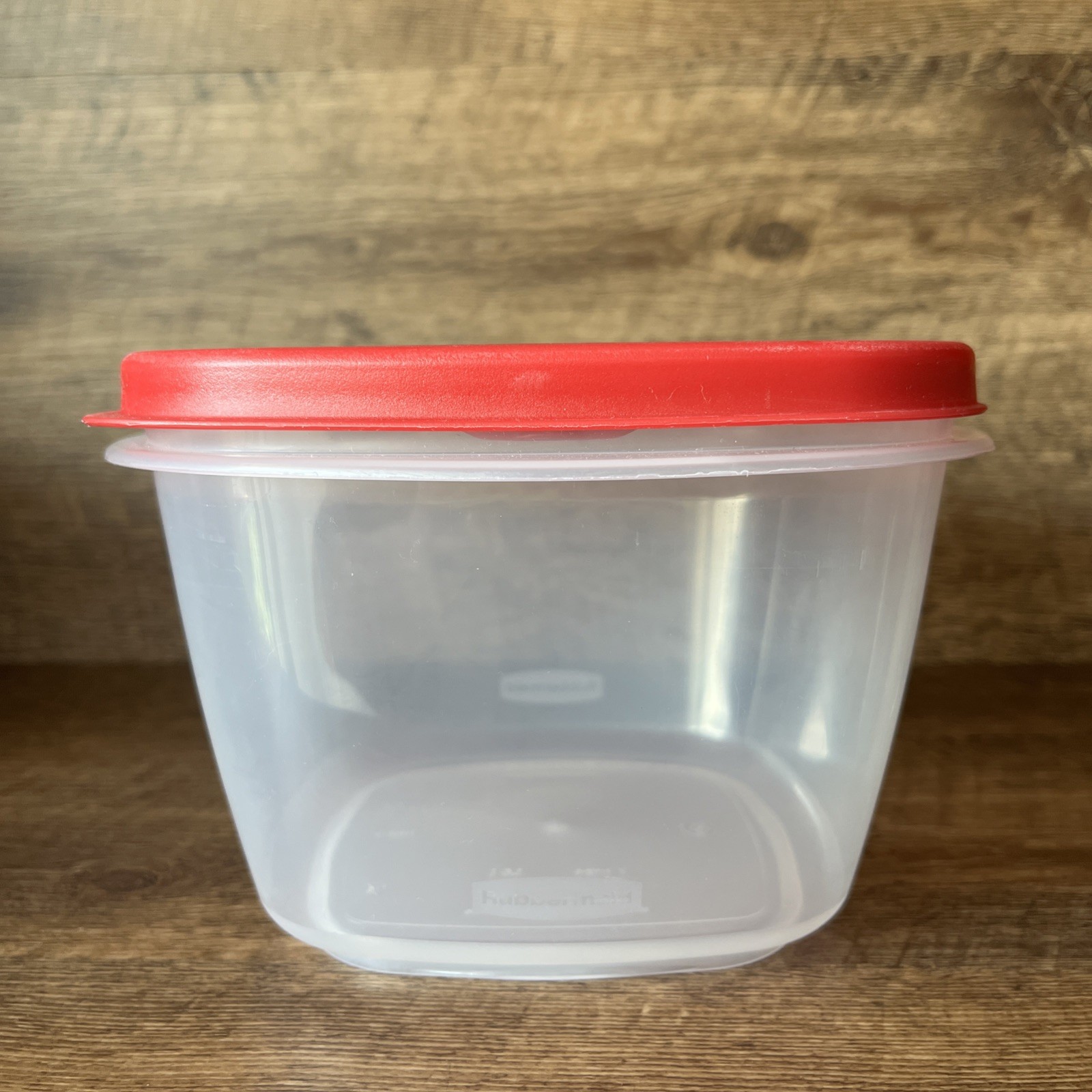 Rubbermaid 7 Cup 1.6 L Containers 7J63 Easy Find Red Snap Lid Vented VERY NICE!