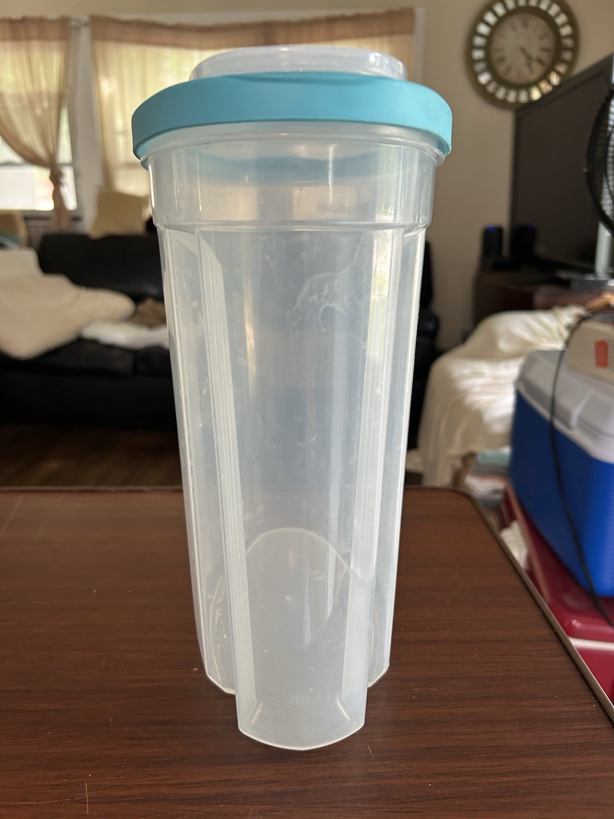 Rubbermaid 1.5 Gal Dry Food Storage Container.