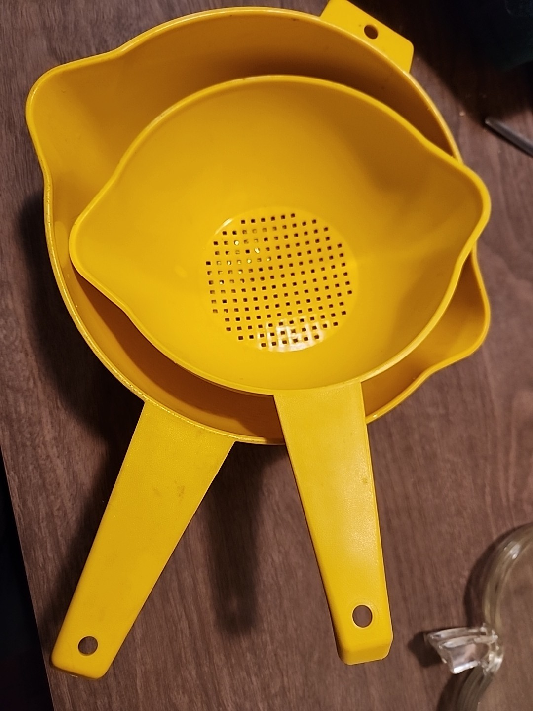1 & 2 Quart Yellow Tupperware Strainers Colander 1200 & 1523-7