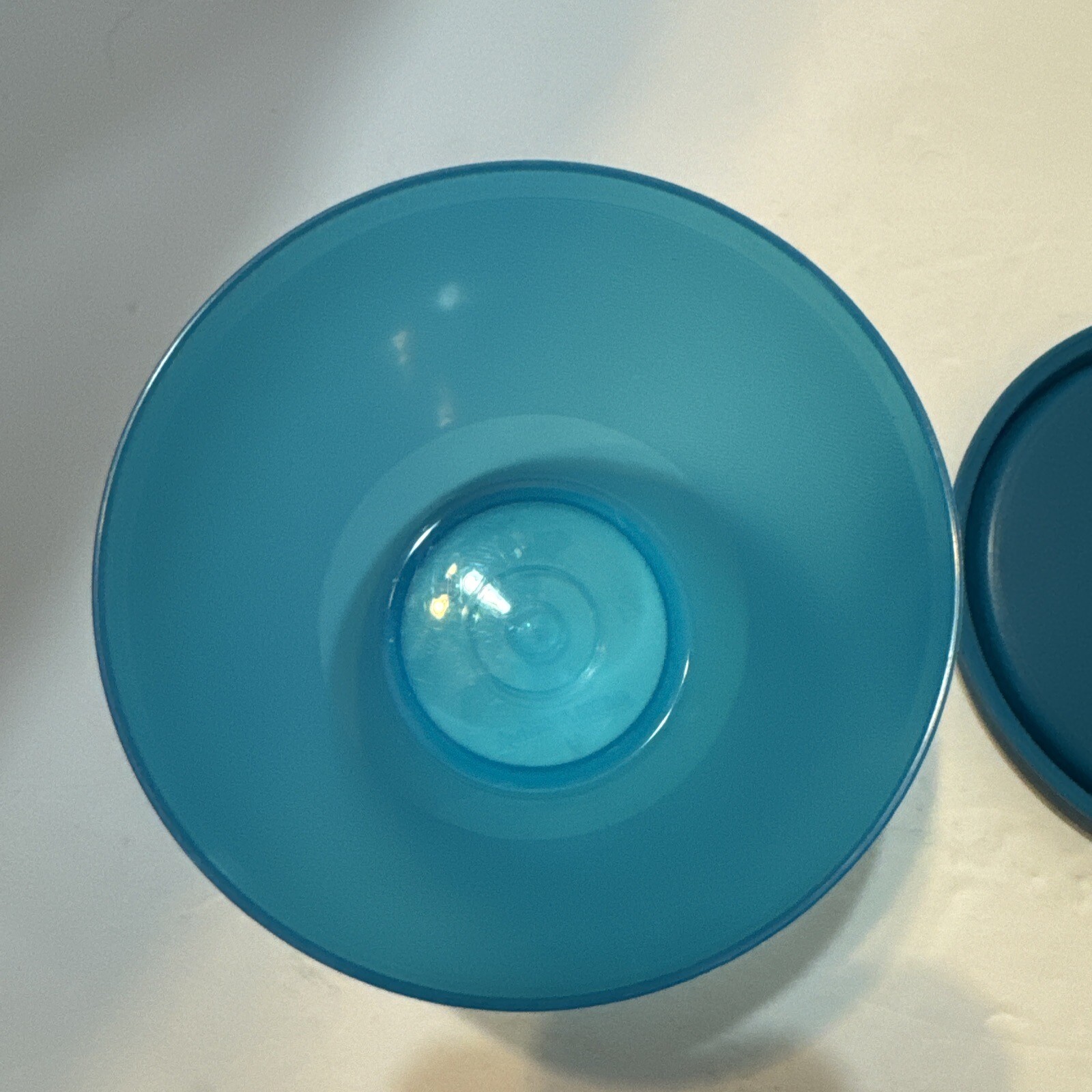 4 Tupperware Refrigerator Bowls 148D & 1286 Plus Seals Little Wonders Blue Aqua
