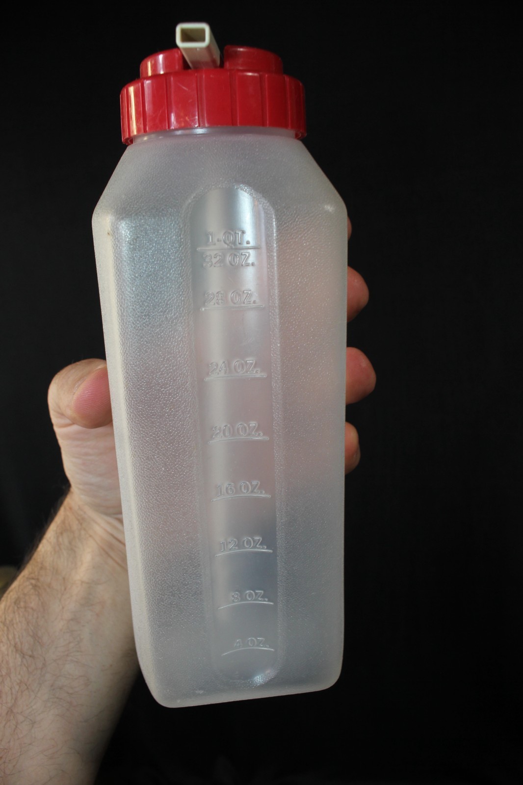 Vintage Rubbermaid Sippin’ Saver Drink Bottle 1 quart 940mL Flip Up Lid w/ STRAW