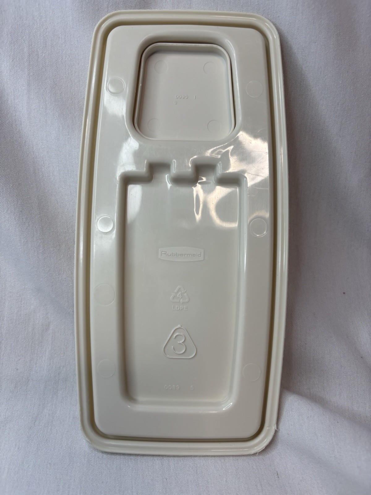 VTGRubbermaid Servin Saver 13 Cups Clear Plastic Cereal Container White Snap Lid