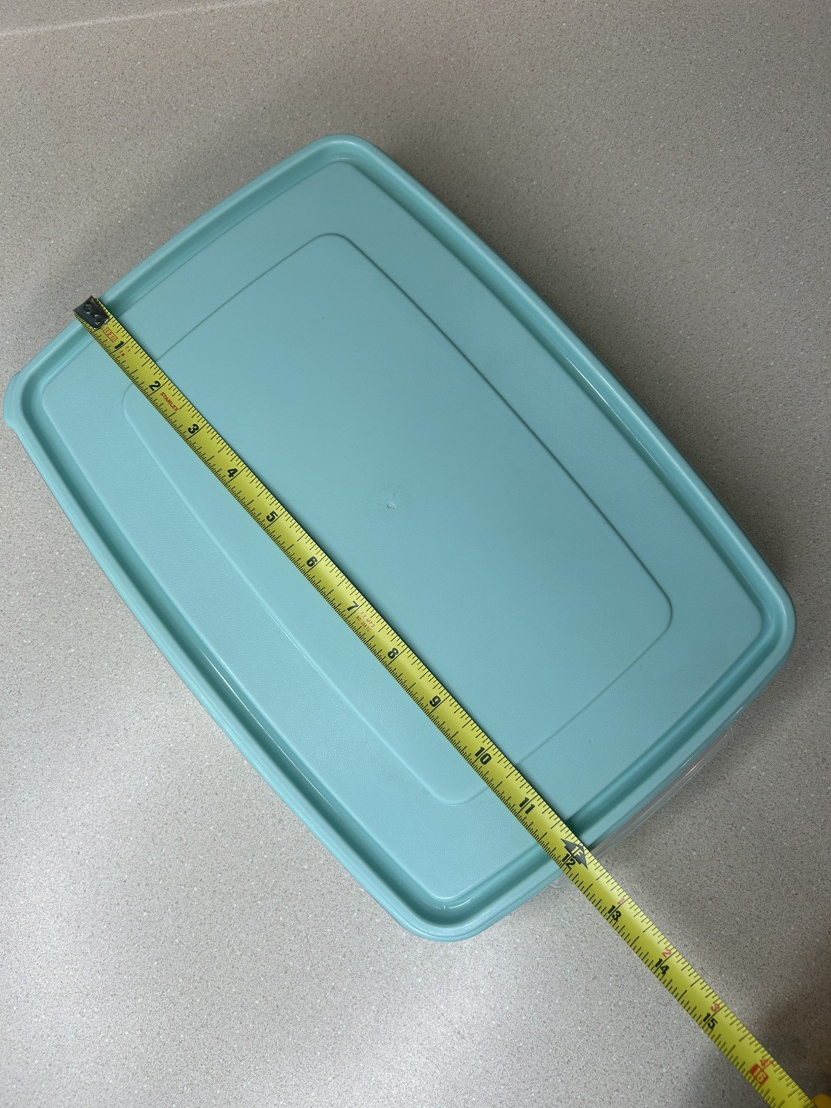Rubbermaid Egg Keeper #3910 Servin’ Saver Tray Container Holds 20 Eggs Teal Lid