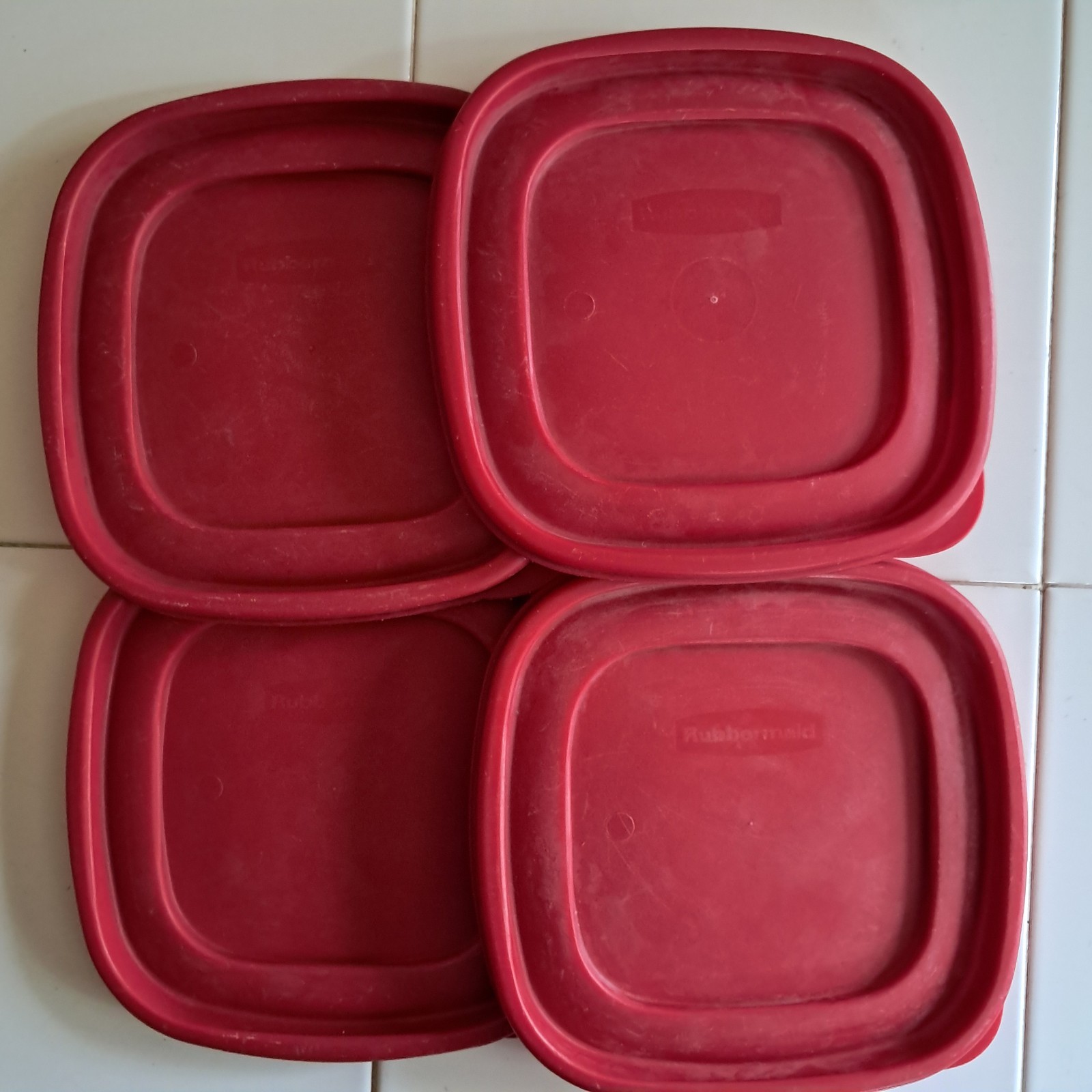 Lot of 4 Rubbermaid Easy Find Replacement Red Lid ONLY 6.5″ Square 7K64