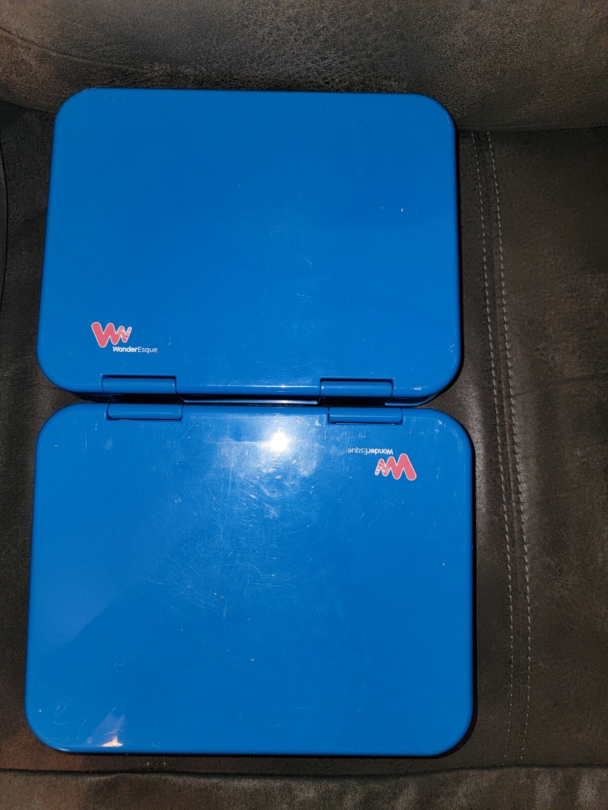 (2) 3 compartment food container WonderEsque. Pre-owned. Blue Units