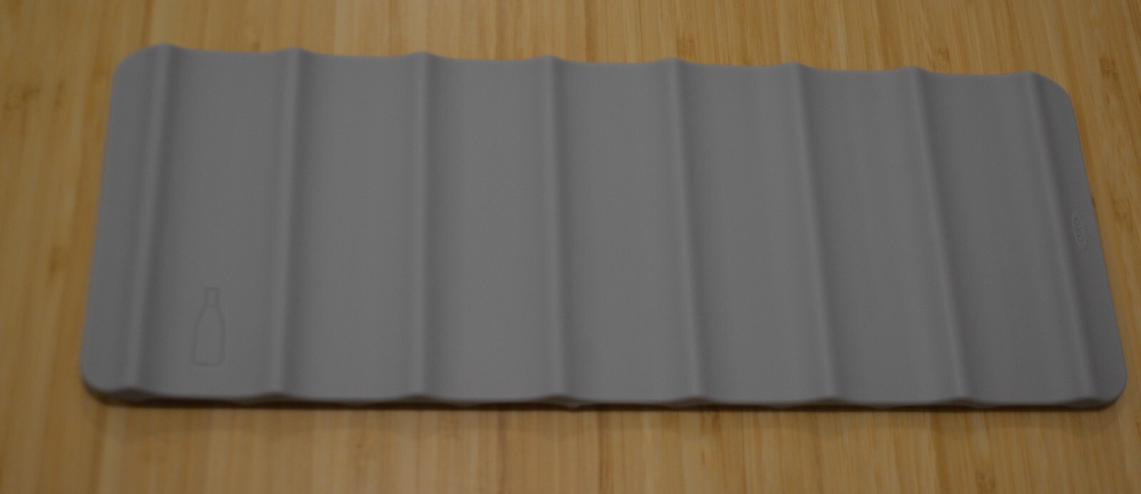 OXO SoftWorks Refrigerator Beverage Mat for Cans & Bottles Bottles Gray, NEW
