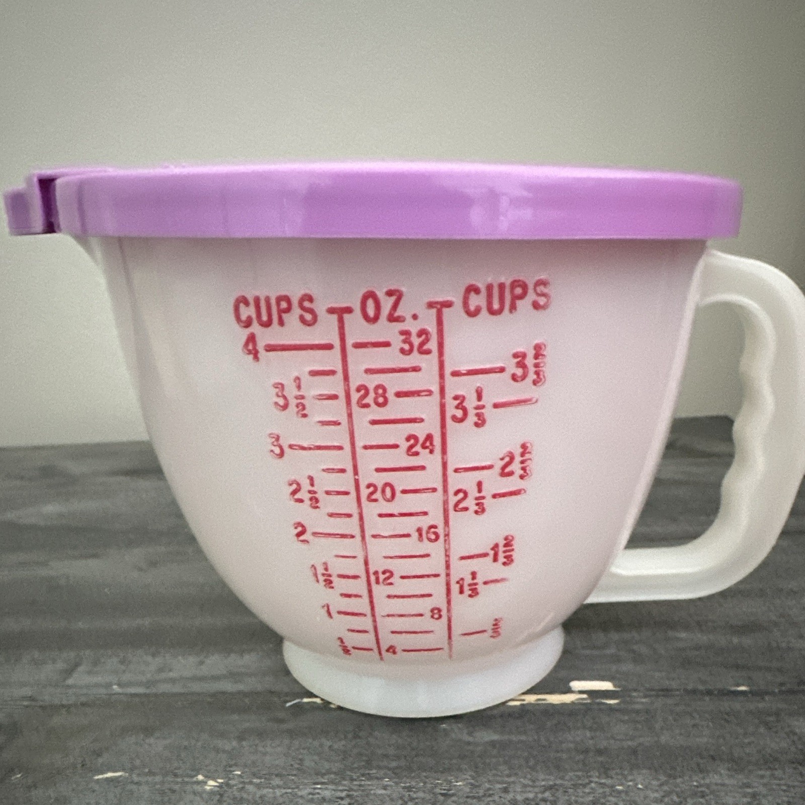 4 Cup Plastic Measuring Cup Pitcher w/ Snap Lid, Pour Spout, White/Purple
