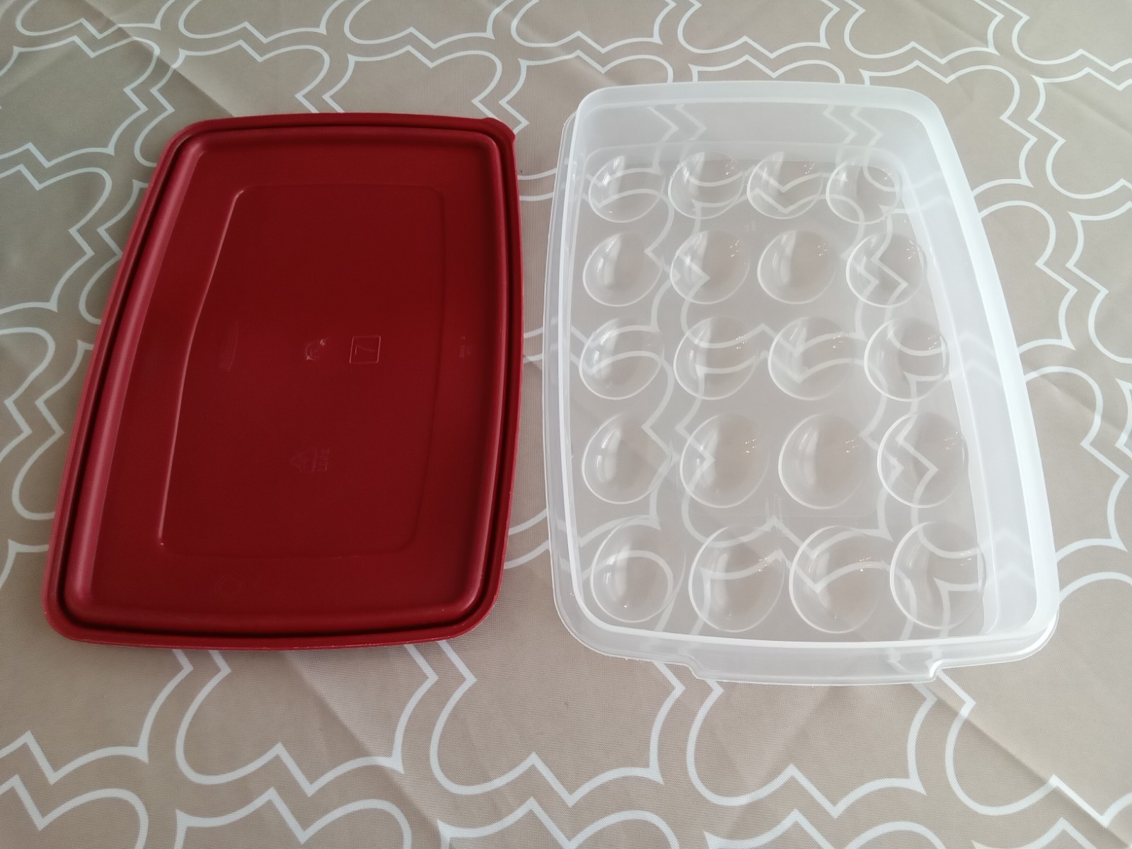 Rubbermaid Servin Saver 20 Deviled Egg Keeper Storage with Red Lid 0070