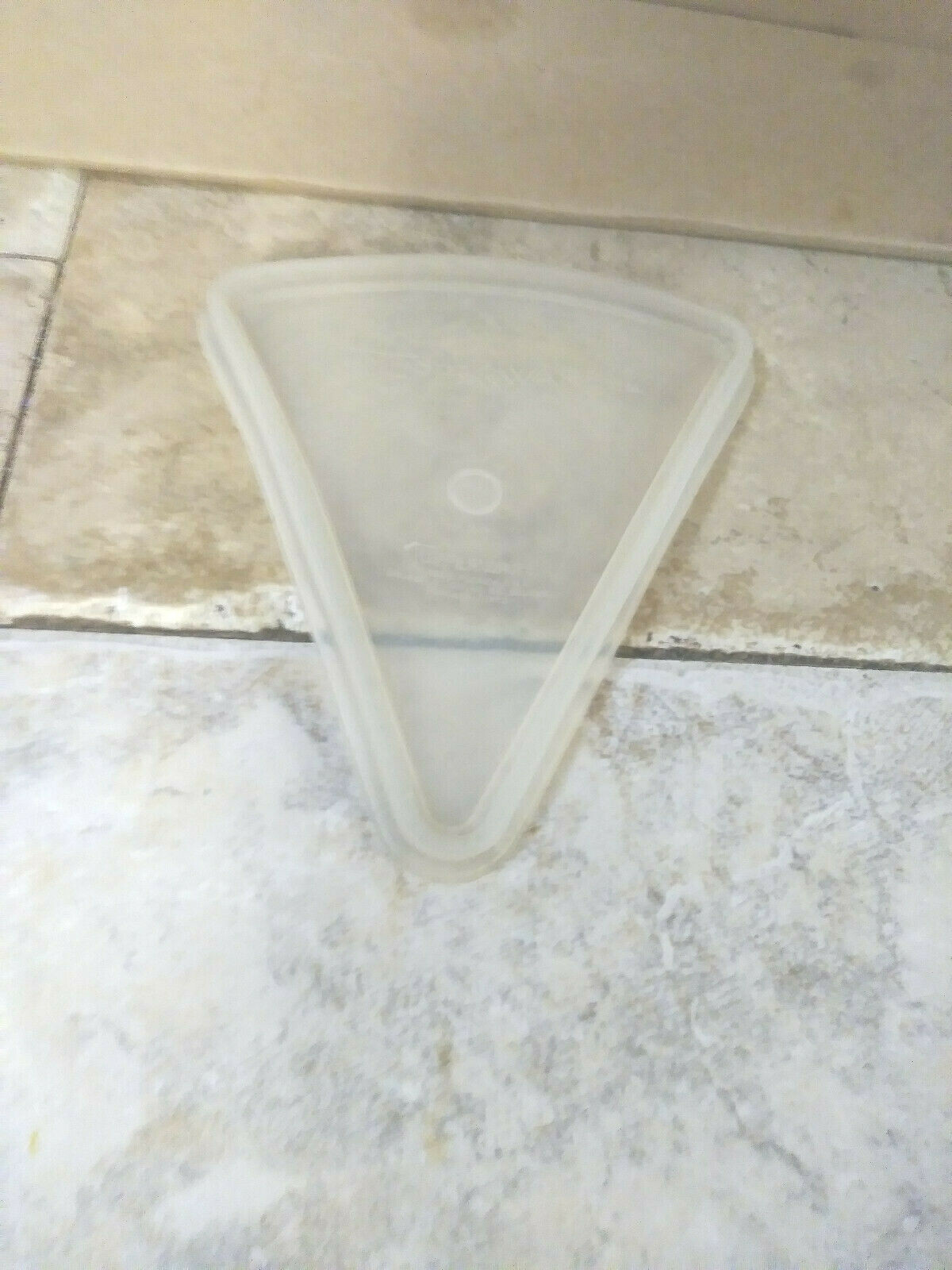TUPPERWARE PIE SLICE REPLACEMENT LID 268 5 1/4 X 4 1/2″