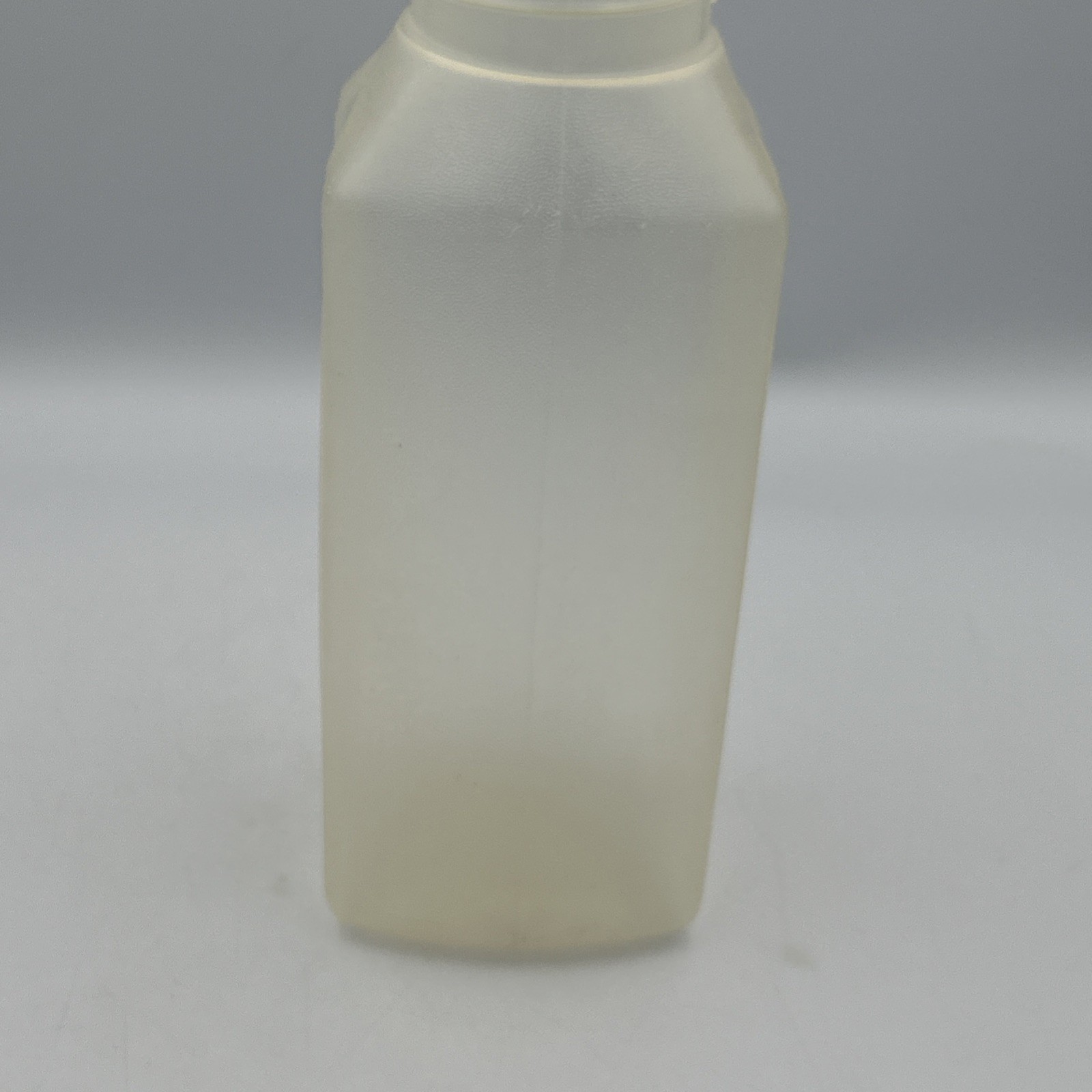2X Rubbermaid Servin Saver 1 Pint / 1 Quart Liquid Container Bottles Almond