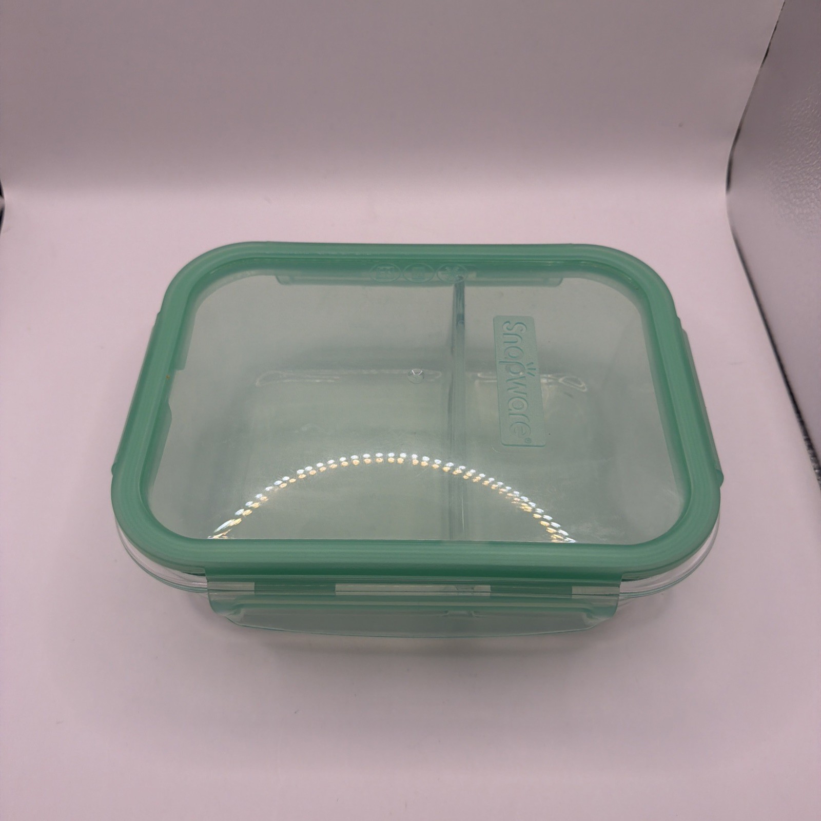 Pyrex Snapware 4-cup Divided Glass Food Storage Container with Green Lid