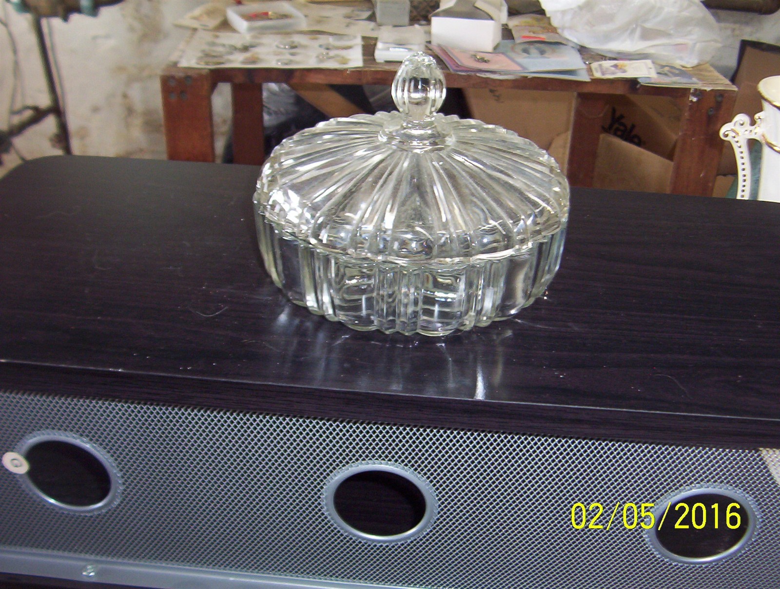 CLEAR GLASS ROUND DISH W/ LID/ PRESSED GLASS
