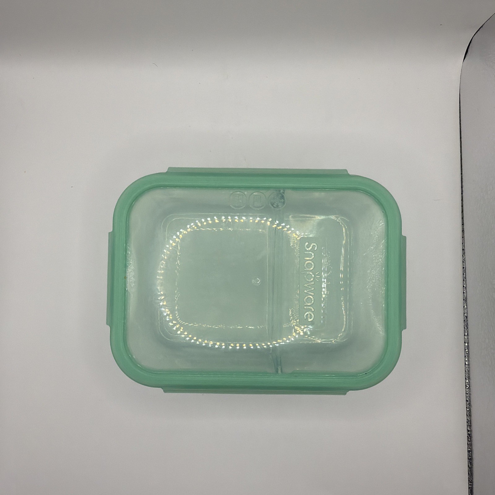 Pyrex Snapware 4-cup Divided Glass Food Storage Container with Green Lid