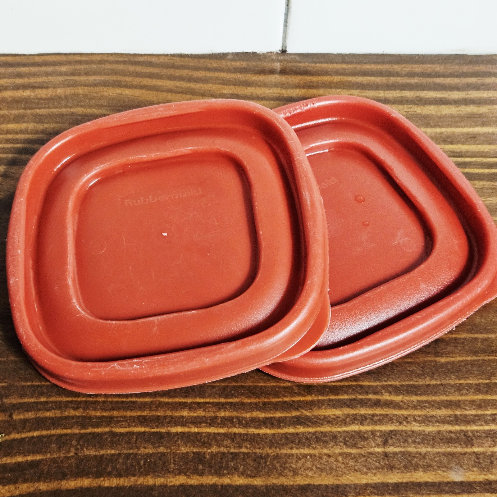 Two Replacement Lids 7J58 For Rubbermaid Easy Find Containers Red