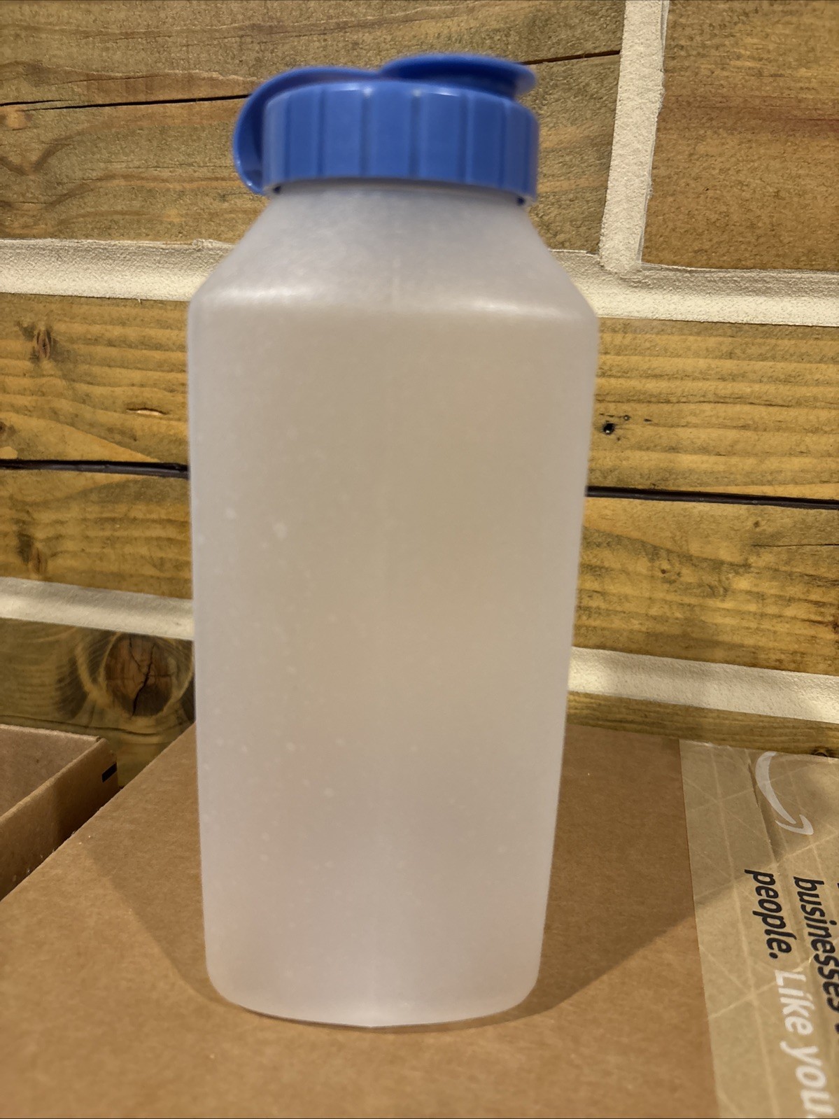 Vintage Rubbermaid Servin’ Saver Drink Bottle 1 quart 940 mL + Flip Top Lid euc!