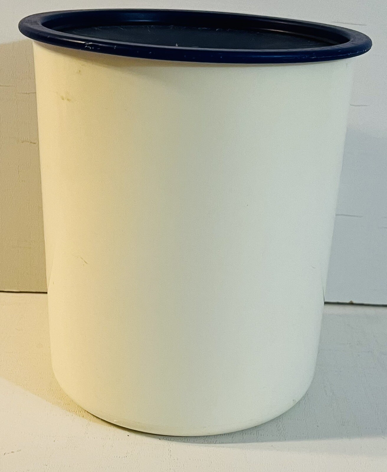 Tupperware One Touch 7.5″× 6″ White C Canister 2418B & Blue Seal 2419A 2qt 8 Cup