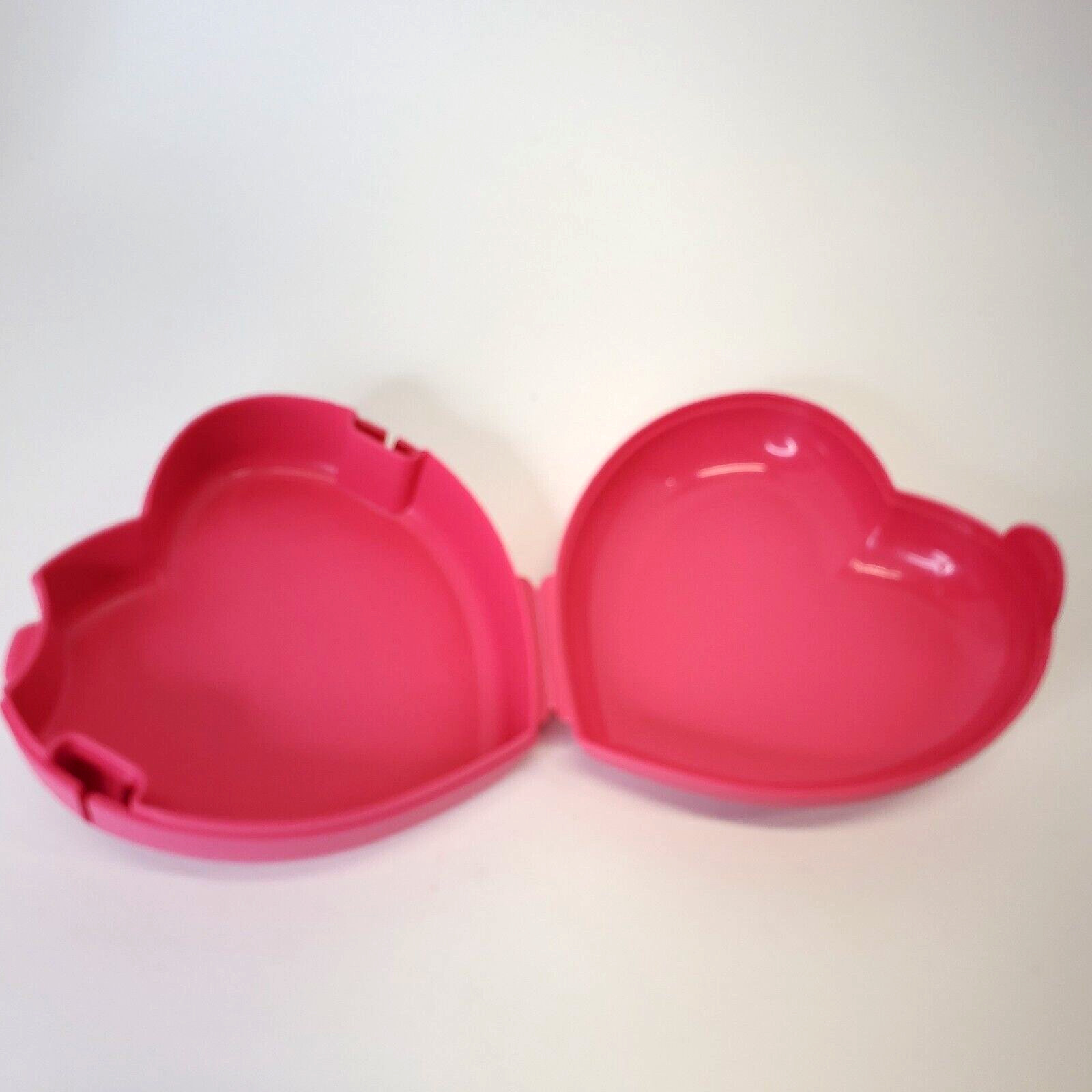 TUPPERWARE HINGED PINK SWEET HEART STORAGE CONTAINER LOVE VALENTINE’S SANDWICH