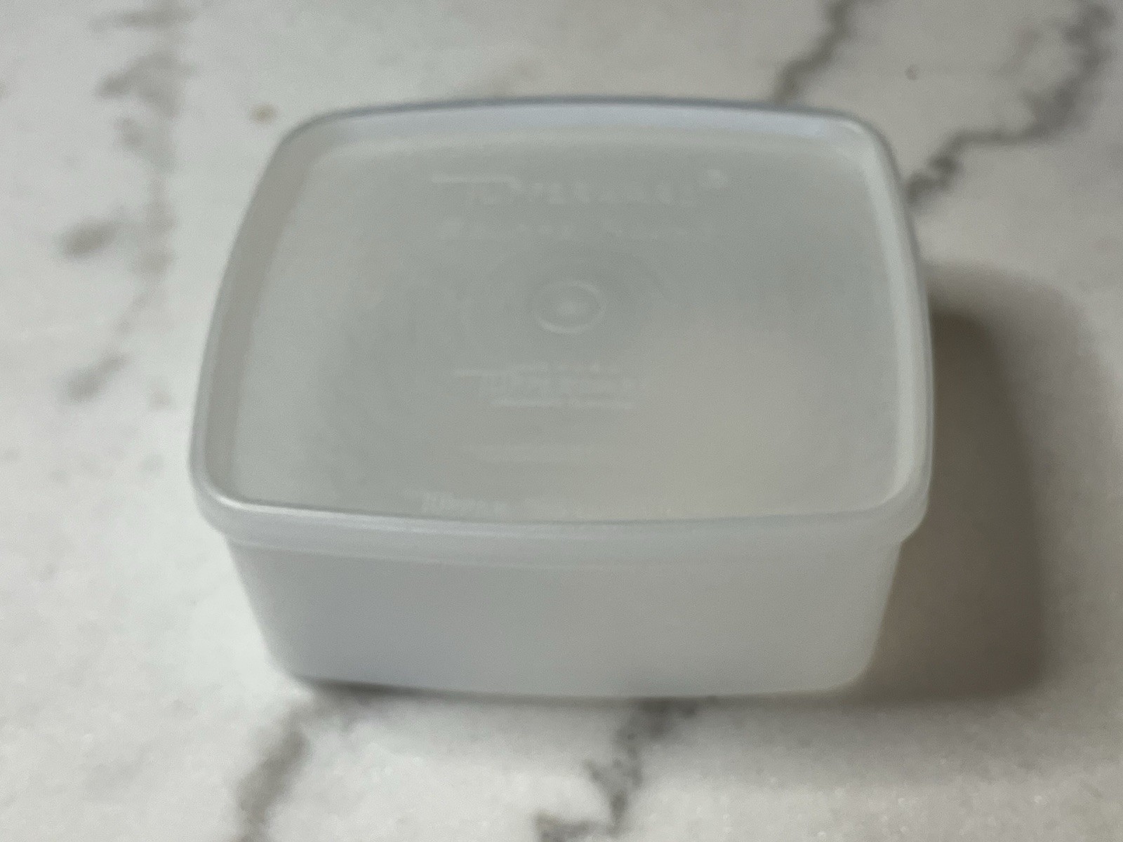 Tupperware sheer 30oz SQUARE ROUNDS CONTAINER 311-25 with Tupper Seal Lid 310-13
