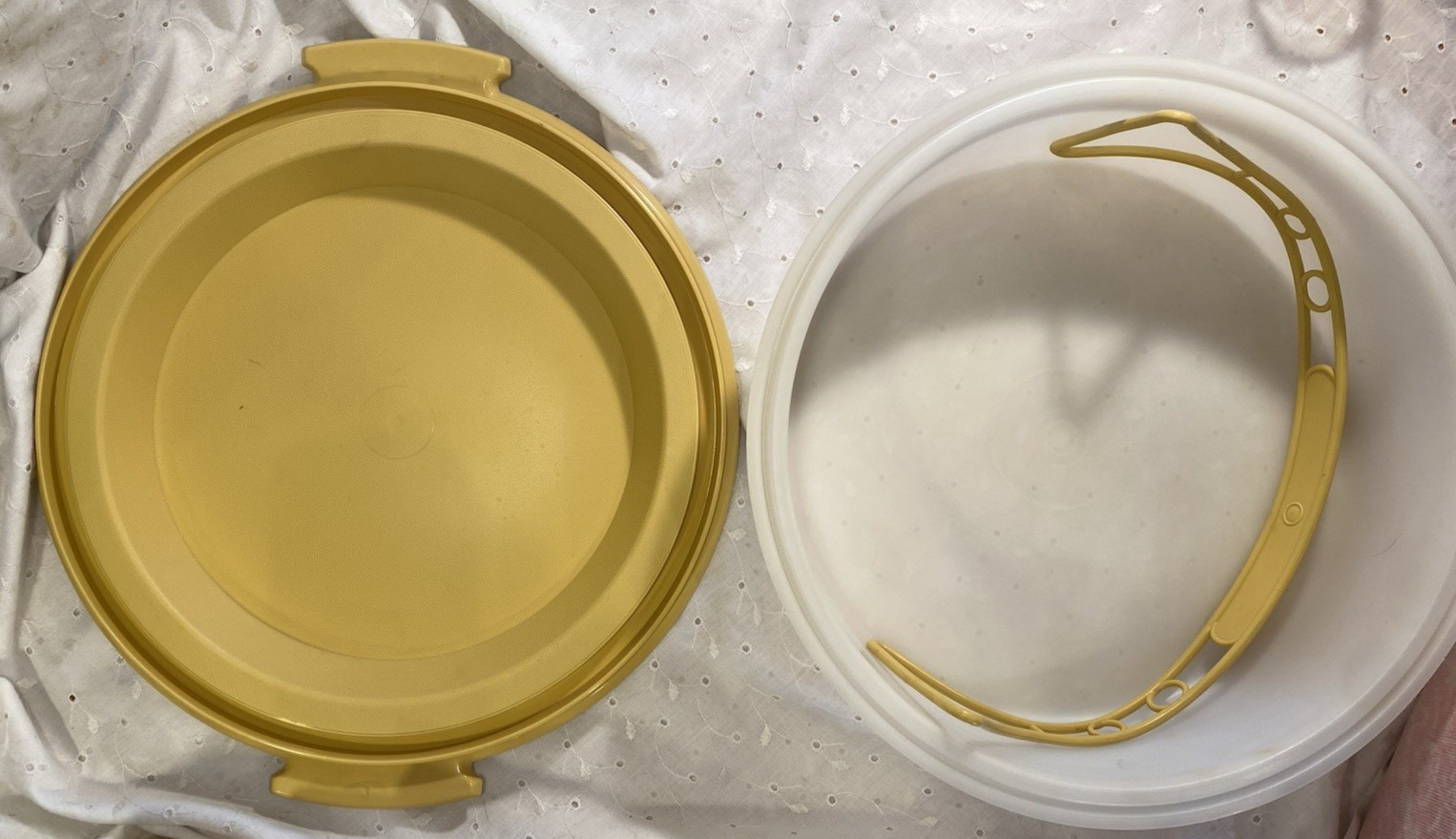 Complete VTG Tupperware Pie Cake Keeper Taker Carrier Harvest Gold 719, 720, 721