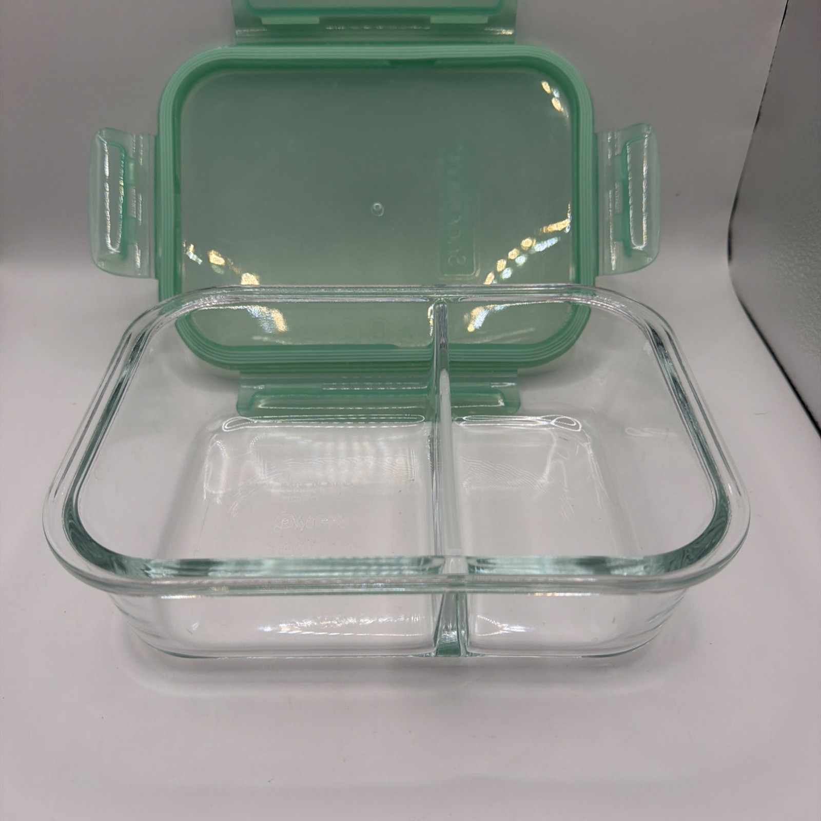 Pyrex Snapware 4-cup Divided Glass Food Storage Container with Green Lid