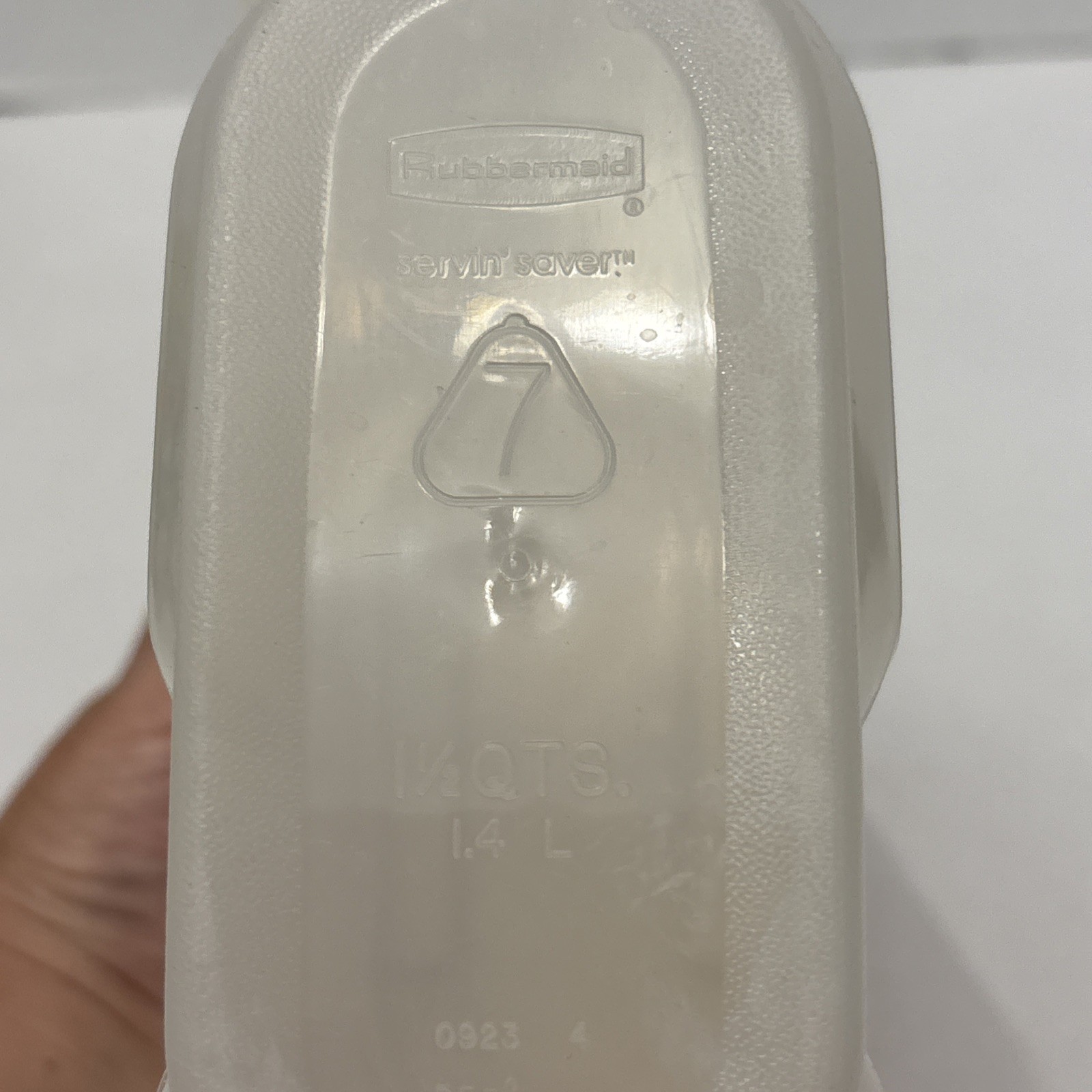 Vintage Rubbermaid Servin’ Saver Set – 1.5 Qt Dispenser & 16oz Shaker