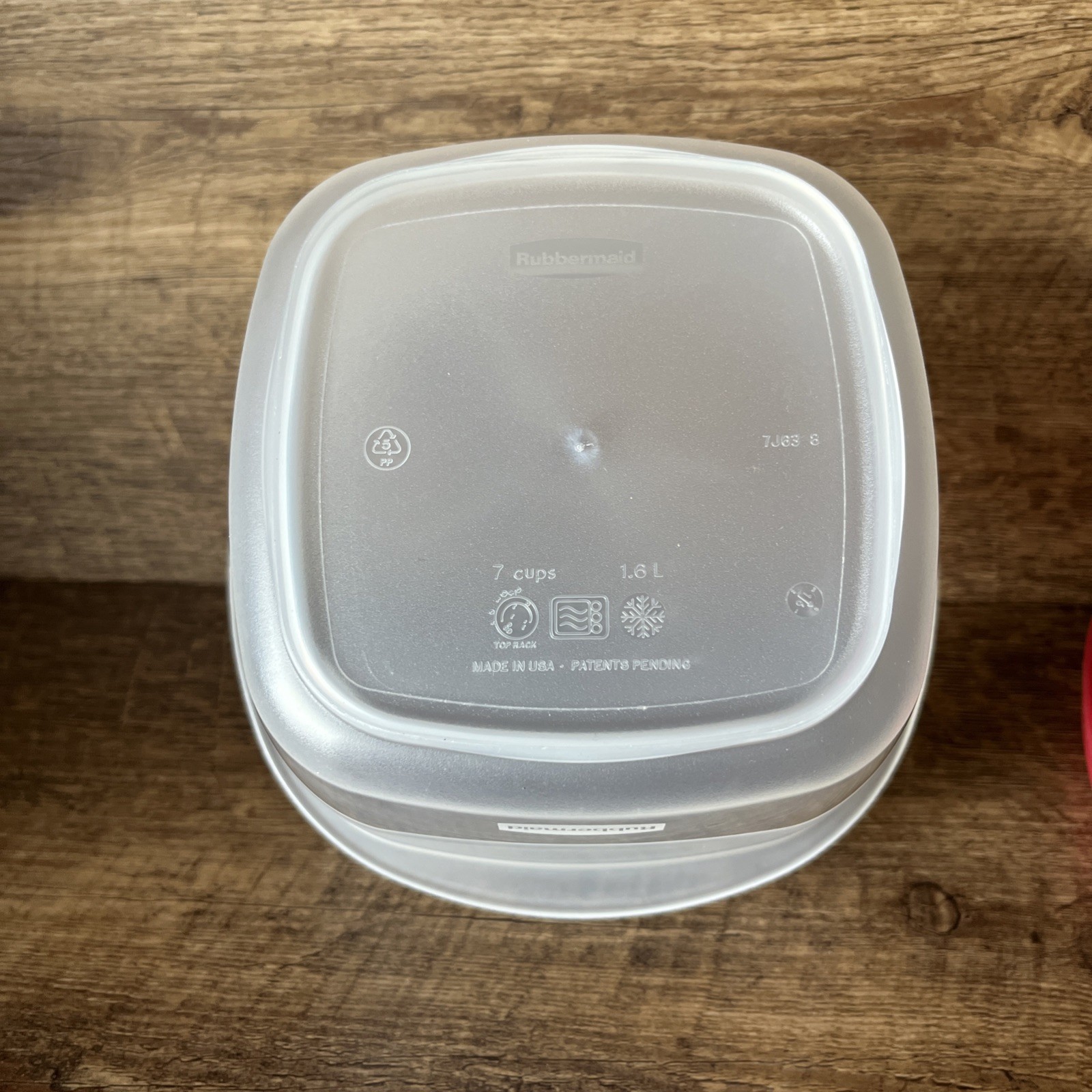 Rubbermaid 7 Cup 1.6 L Containers 7J63 Easy Find Red Snap Lid Vented VERY NICE!