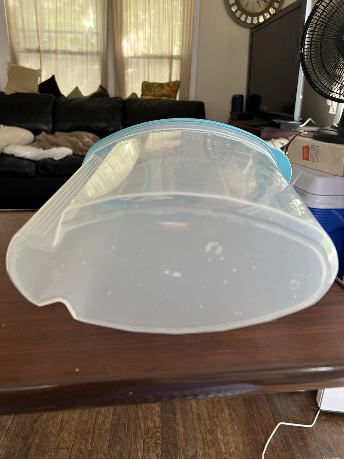 Rubbermaid 1.5 Gal Dry Food Storage Container.
