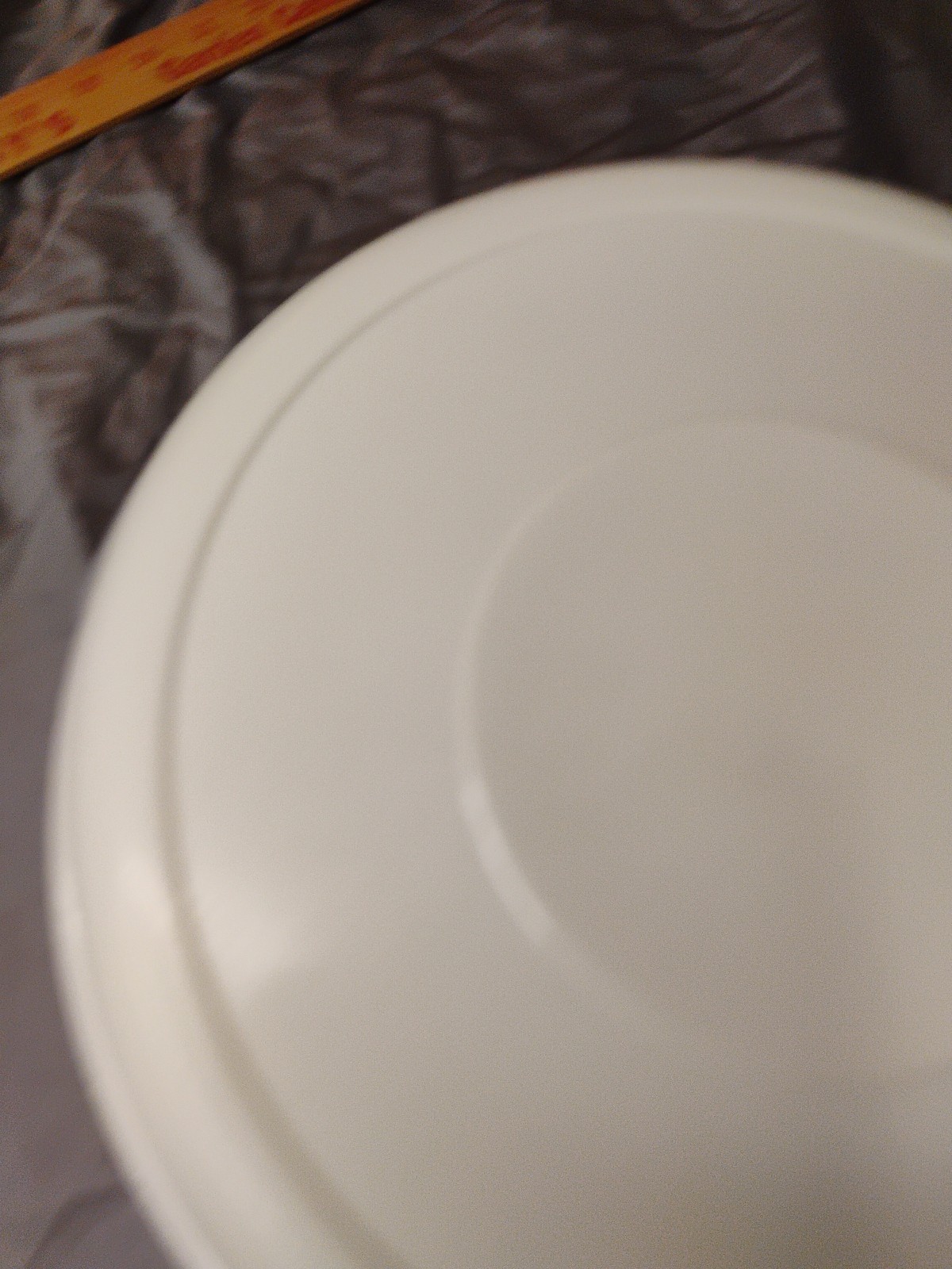 Rubbermaid Servin’ Saver # 5 22 Cup Almond Lid Storage Container Round Large